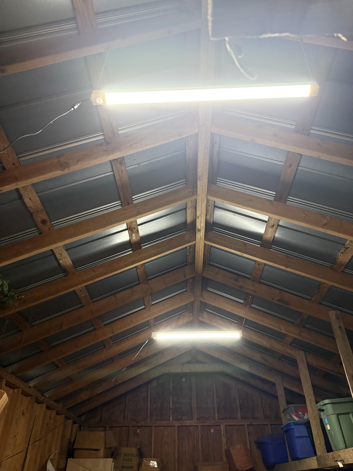 Solar Shop Light with Motion Sensor, 20W 10000mAh IP65 Waterproof Solar Shed Light Sensor & Always On Mode with 2.4G Remote, LED Ceiling for Shed, Barn, Carport, Garage, Courtyard (2P, 34'') customer photo 1
