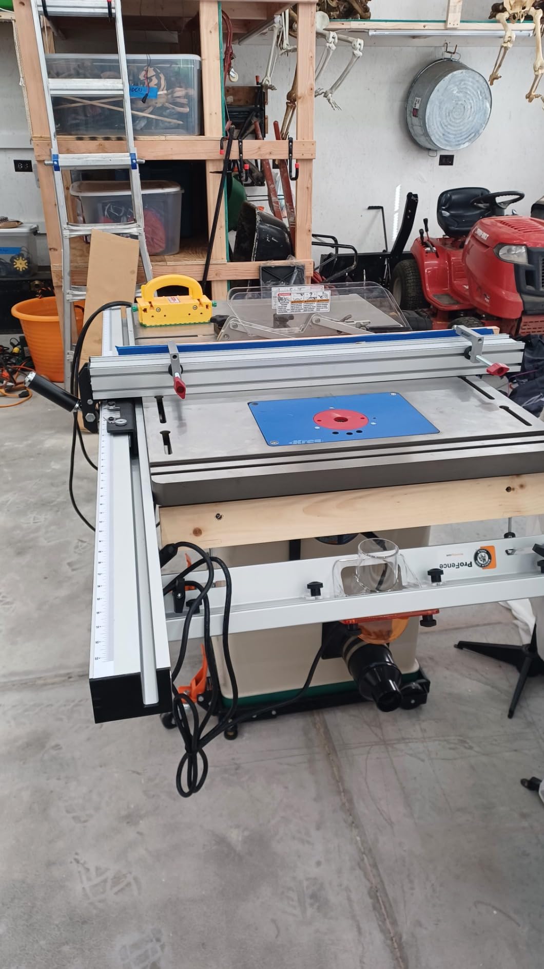 BOSCH Router 1617EVS 2.25 HP Electronic Fixed-Base Woodworking Router customer photo 1