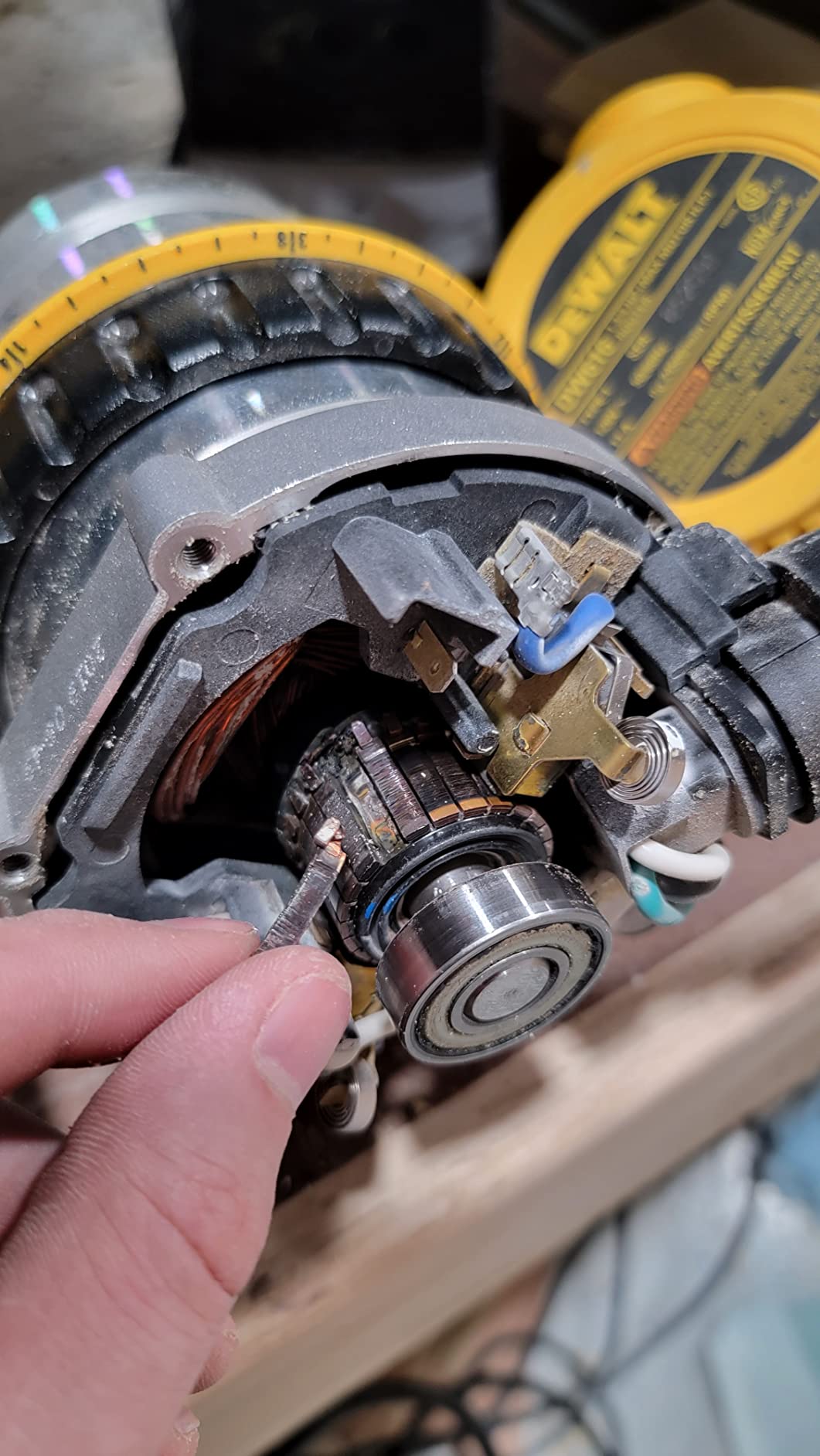 DEWALT Router, Fixed Base, 1-3/4-HP, 11.0 Amp Motor (DW616) customer photo 1
