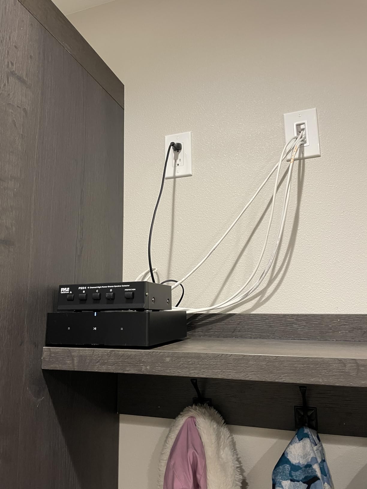 Premium New and Improved 4 Zone Channel Speaker Switch Selector Switch Box Hub Distribution Box for Multi Channel High Powered Stereo Amplifier A/B/C/D Switches | 4 Pairs Of speakers - Pyle (PSS4), Black | For Multi-Channel High-Power Amp Installations - Supports up to 4 Pairs of Switched Speakers - PSS4 customer photo 2