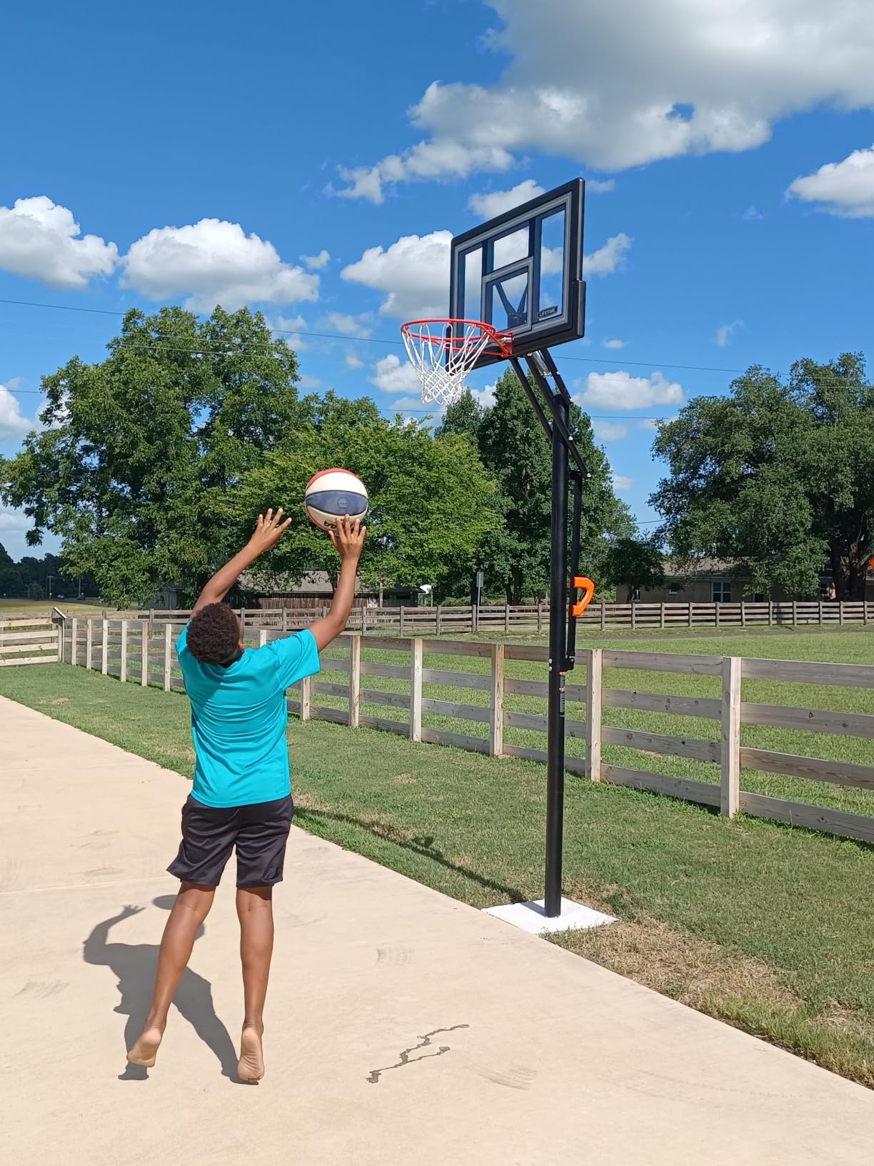 Lifetime 1084 Height Adjustable In Ground Basketball System, 50 Inch Shatterproof Backboard customer photo 2