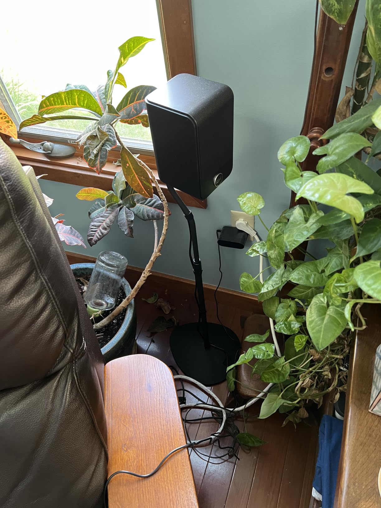 SANUS Speaker Stands Pair for Satellite & Bookshelf Speakers up to 3.5lbs - 10 inch Height Adjustment - Includes L-Shaped Bracket & Keyhole Adapter for Compatibility - Easy DIY Assembly customer photo 1