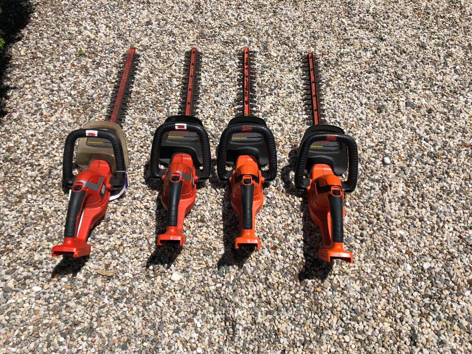 BLACK+DECKER 40V MAX* 24 in. cordless hedge trimmer with POWERDRIVE, Tool Only (LHT2436B) customer photo 2