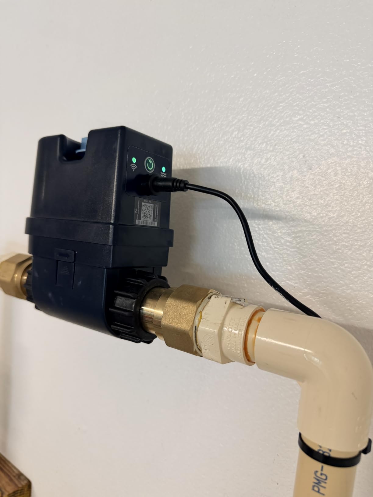 Moen Flo 3/4-inch Smart Water Shut Off Valve, Smart Home Water Monitor Leak Detector, Wifi Connected, App Enabled Flow Meter and Shutoff, 900-001 customer photo 1