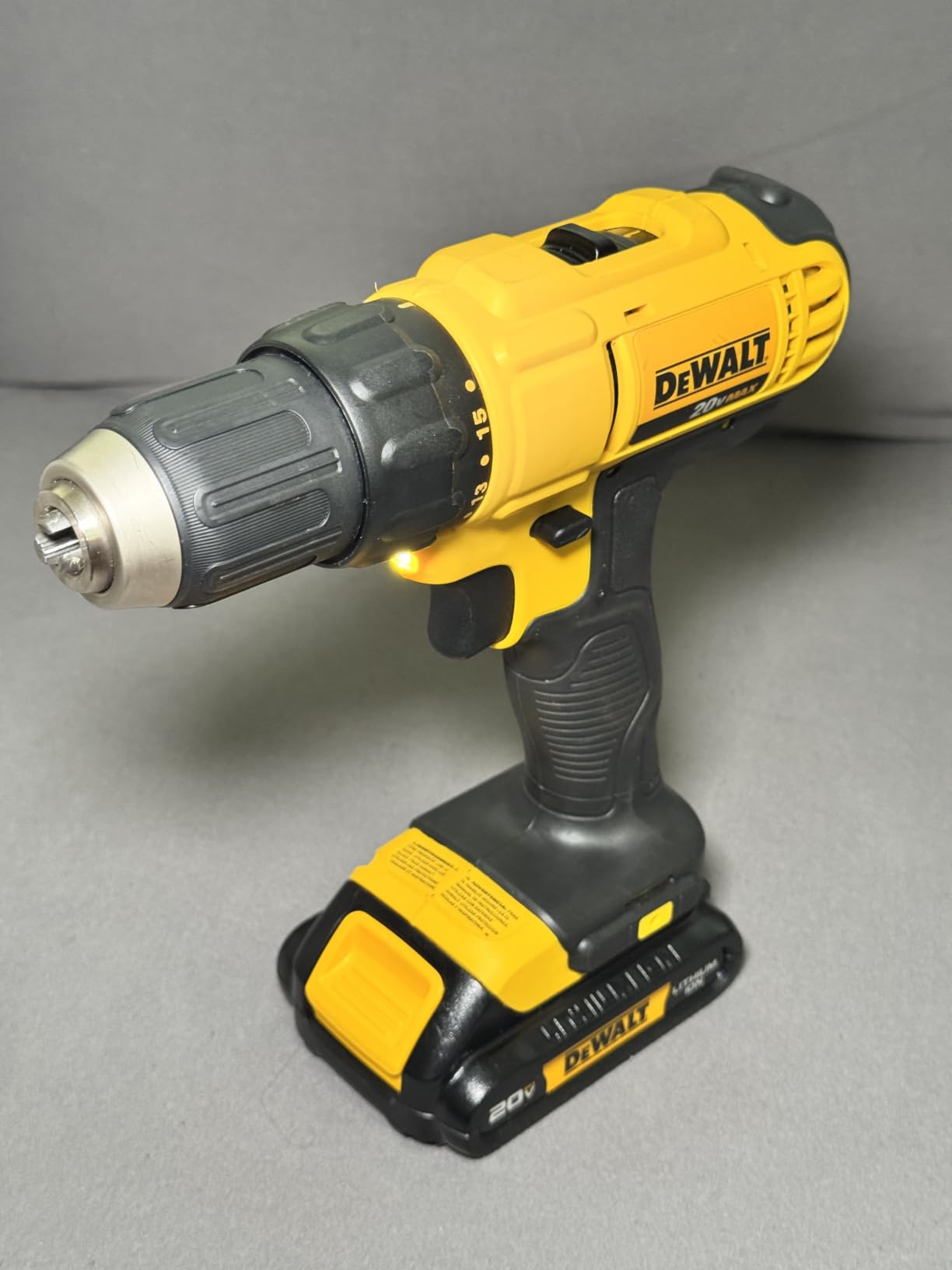 DEWALT 20V MAX Cordless Drill and Impact Driver, Power Tool Combo Kit, Includes 2 Batteries, Charger and Bag (DCK240C2) customer photo 2