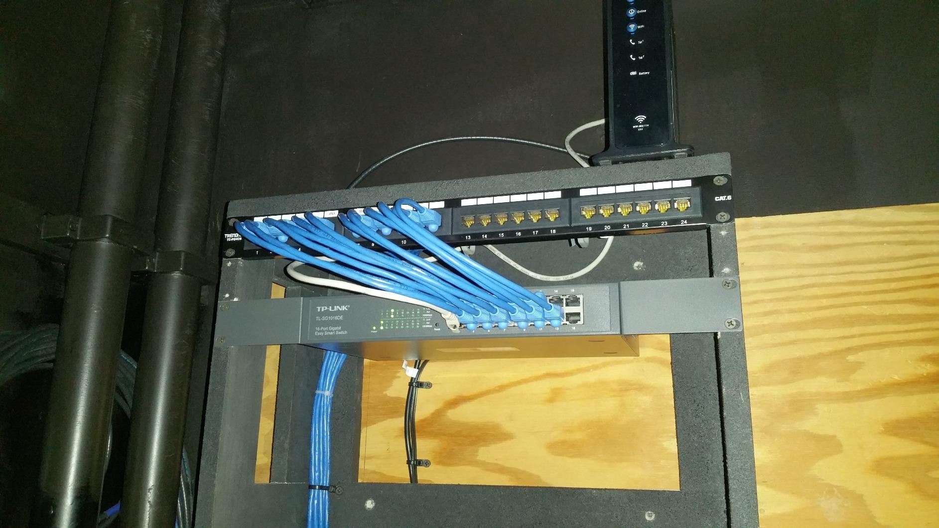 TP-Link TL-SG1016DE 16 Port Gigabit Easy Smart Managed Switch customer photo 1