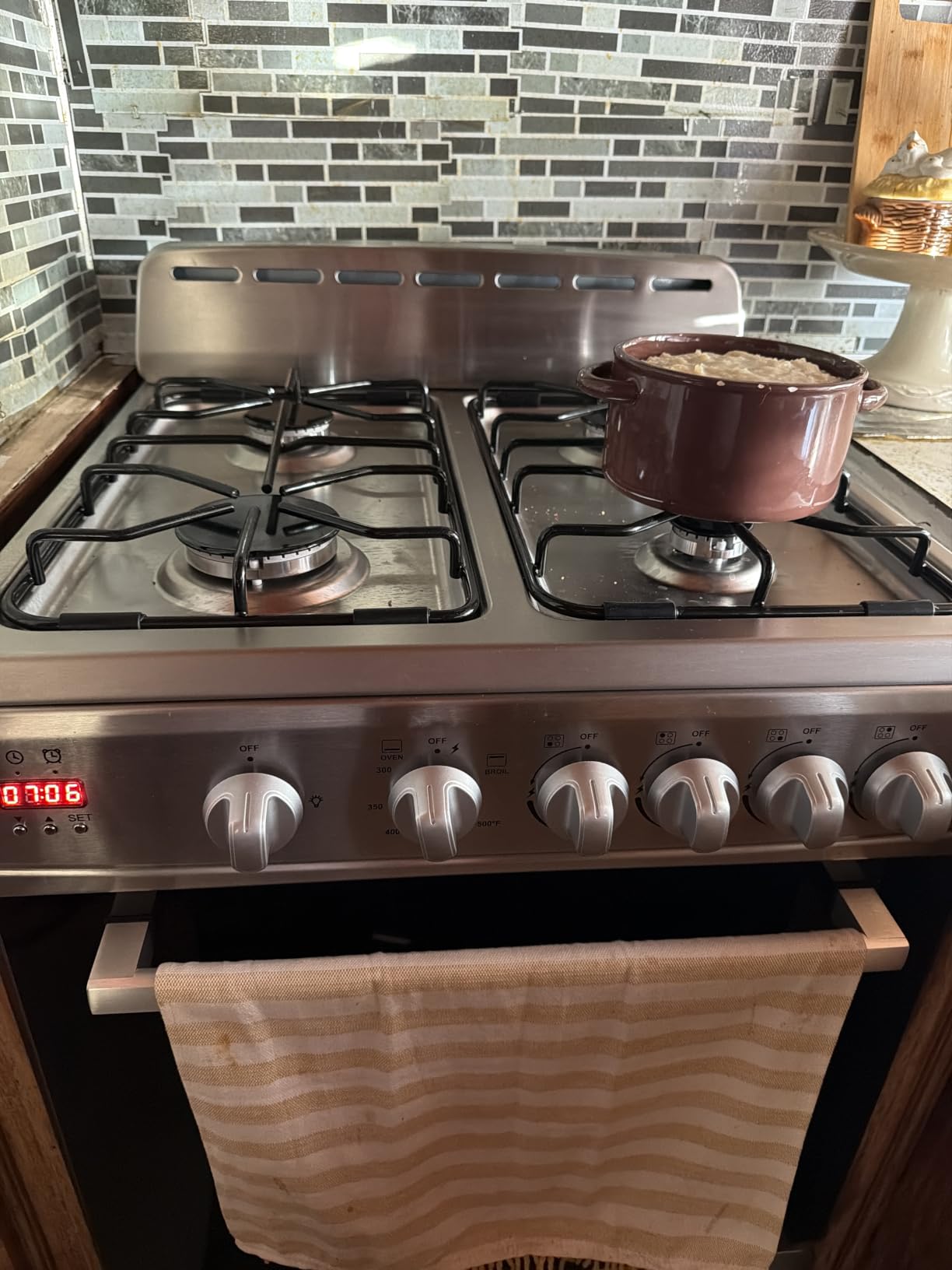 Avanti Compact Gas Range Oven 24-Inch with 4 Sealed Burners Automatic Electronic Ignition Large 2.6 cu.ft. Oven Storage Drawer Glass Door and Oven Light, in Stainless Steel customer photo 2