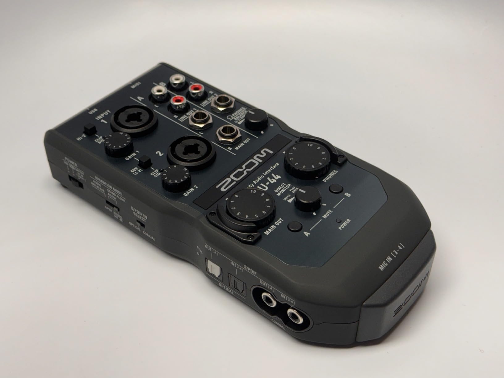 Zoom U-44 Handy Audio Interface, 4-Channel Portable USB Audio Interface, 2 XLR/TRS Combo Inputs, MIDI I/O, RCA Outputs, Compatible with Zoom Capsules customer photo 2