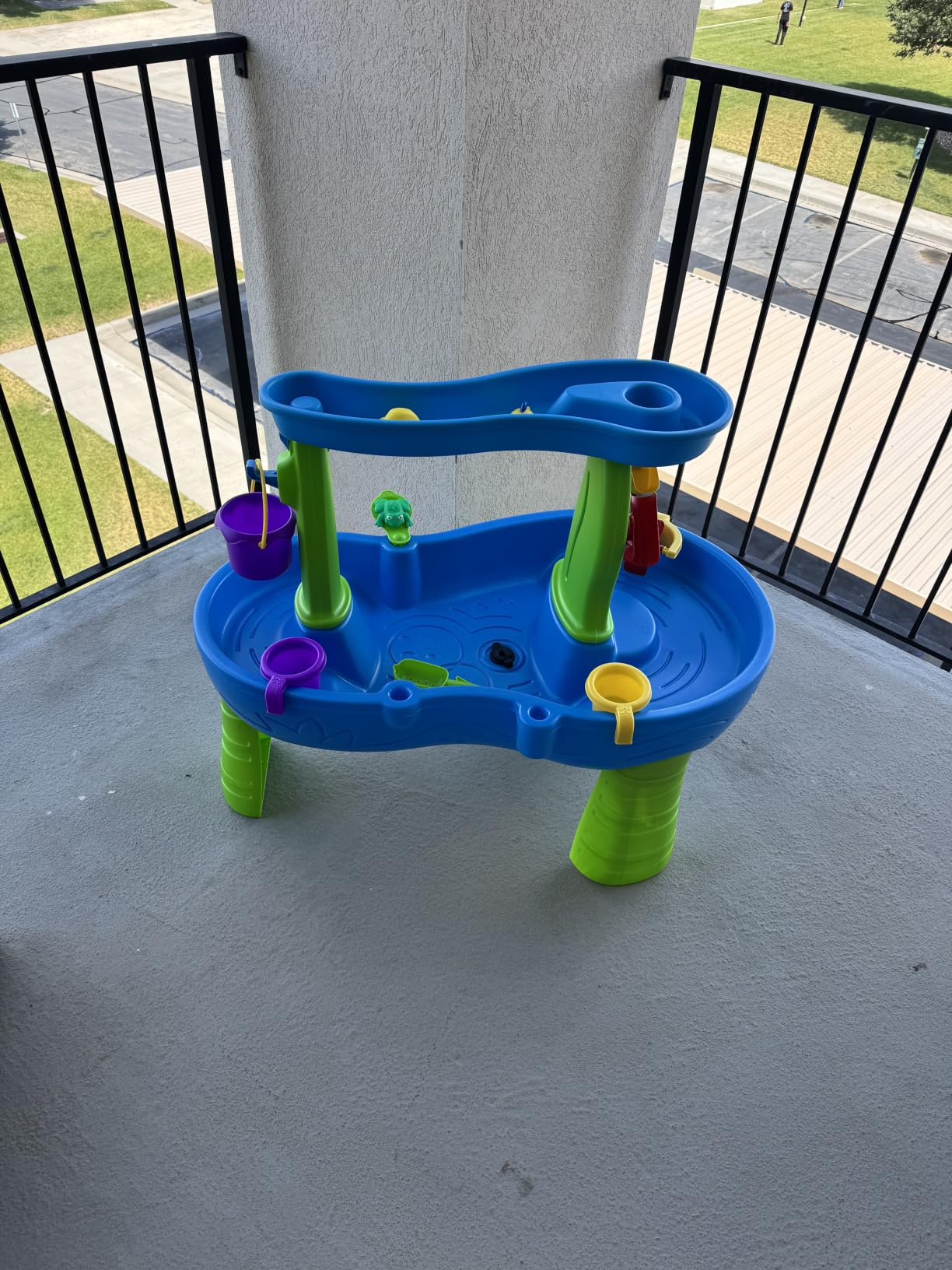 Step2 Rain Showers Splash Pond Toddler Water Table, Outdoor Kids Water Sensory Table, Ages 18+ Months, 13 Piece Water Toy Accessories, Blue & Green customer photo 1