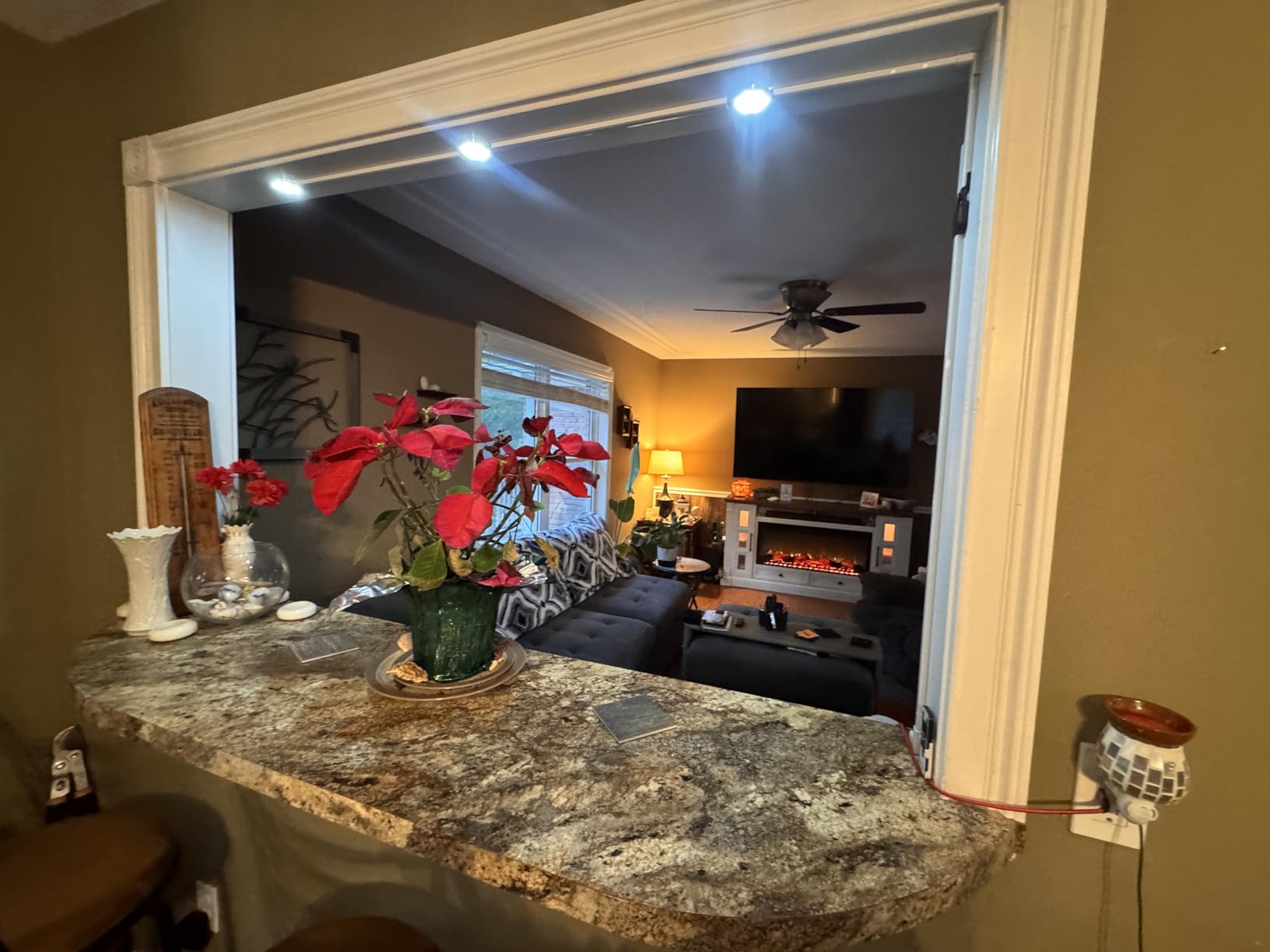 AIBOO LED Under Cabinet Lighting Kit 4 Packs of 12V Puck Lights with RF Dimmable Wireless RF Remote Control for Kitchen Counter Accent Lighting (Daylight White) customer photo 1