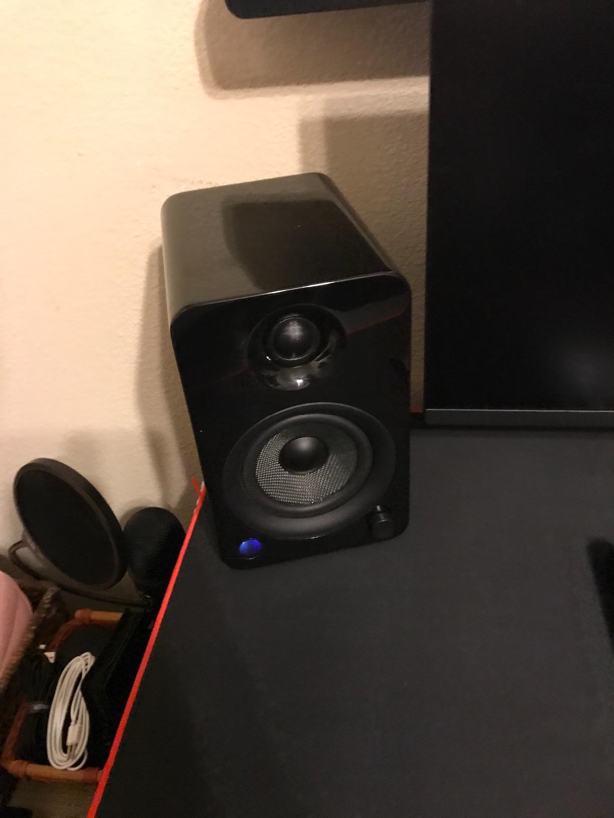 Kanto YU4GB Powered Speakers with Bluetooth and Built-in Phono Preamp | Auto Standby and Startup | Remote Included | 140W Peak Power | Gloss Black customer photo 1