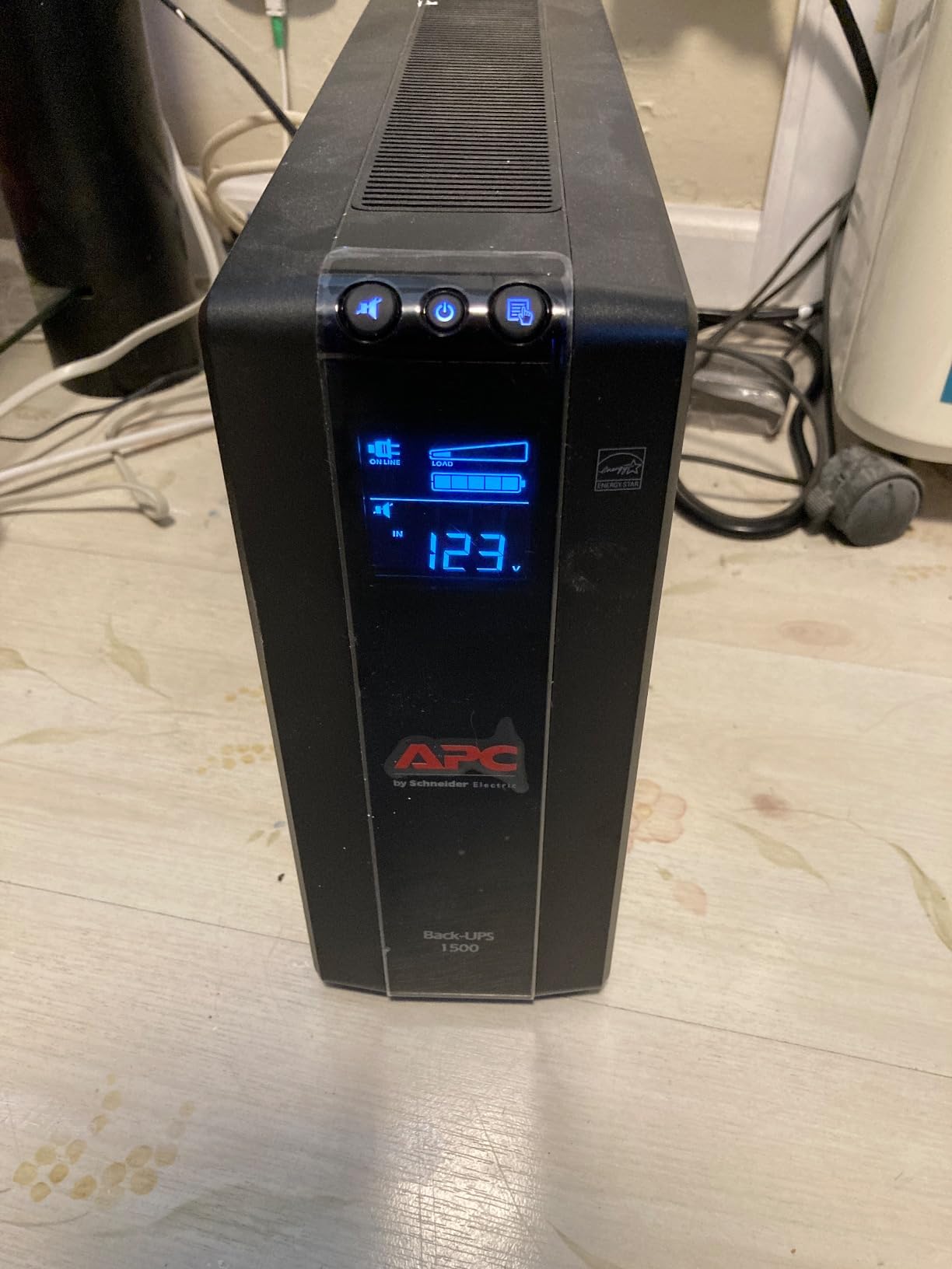 APC UPS 1500VA/900W Battery Backup for PCs, Office Electronics, BX1500M | Back-UPS Pro UPS for home offices. 10 outlets, LCD, AVR, surge protection, 68-min runtime (@100W) for PCs & workstations customer photo 1