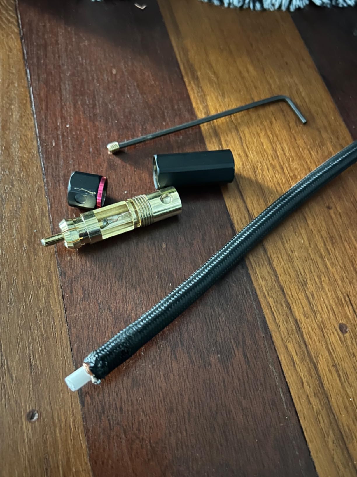 Monoprice Digital Coaxial Audio/Video RCA Subwoofer Cable - CL2 Rated, RG-6/U, 75-ohm, 6 Feet, Black - Onix Series customer photo 2