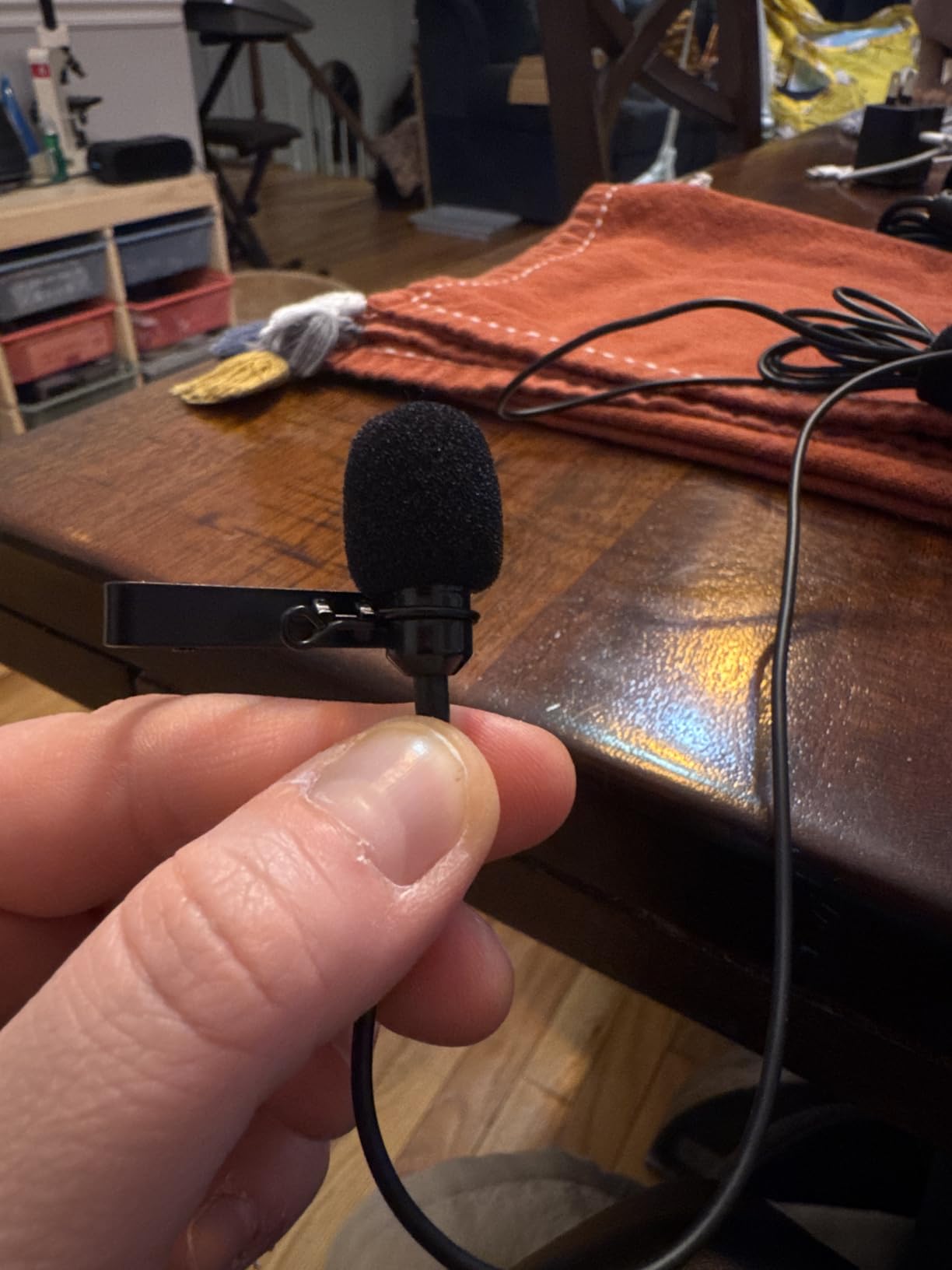 MAONO USB Lavalier Microphone, 192KHZ/24BIT Plug & Play Omnidirectional Lapel Shirt Collar Clip on Mic for PC, Computer, Mac, Laptop, YouTube, Skype, Recording, Podcasting, Gaming, AU-UL10 customer photo 1