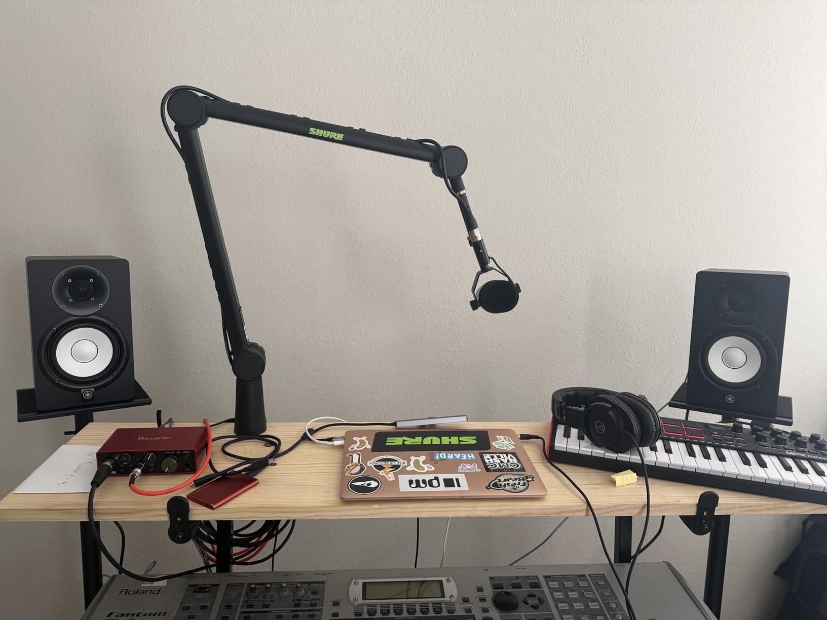 Pyle Adjustable Speaker Stand Pair - Dual Studio Monitor Tripod with Metal Base, Anti-Slip Speaker Pads, Height Adjustment from 34 to 53 inch - Ideal for Home, Studio, and DJ Use, 90 lbs Weight Capacity customer photo 1