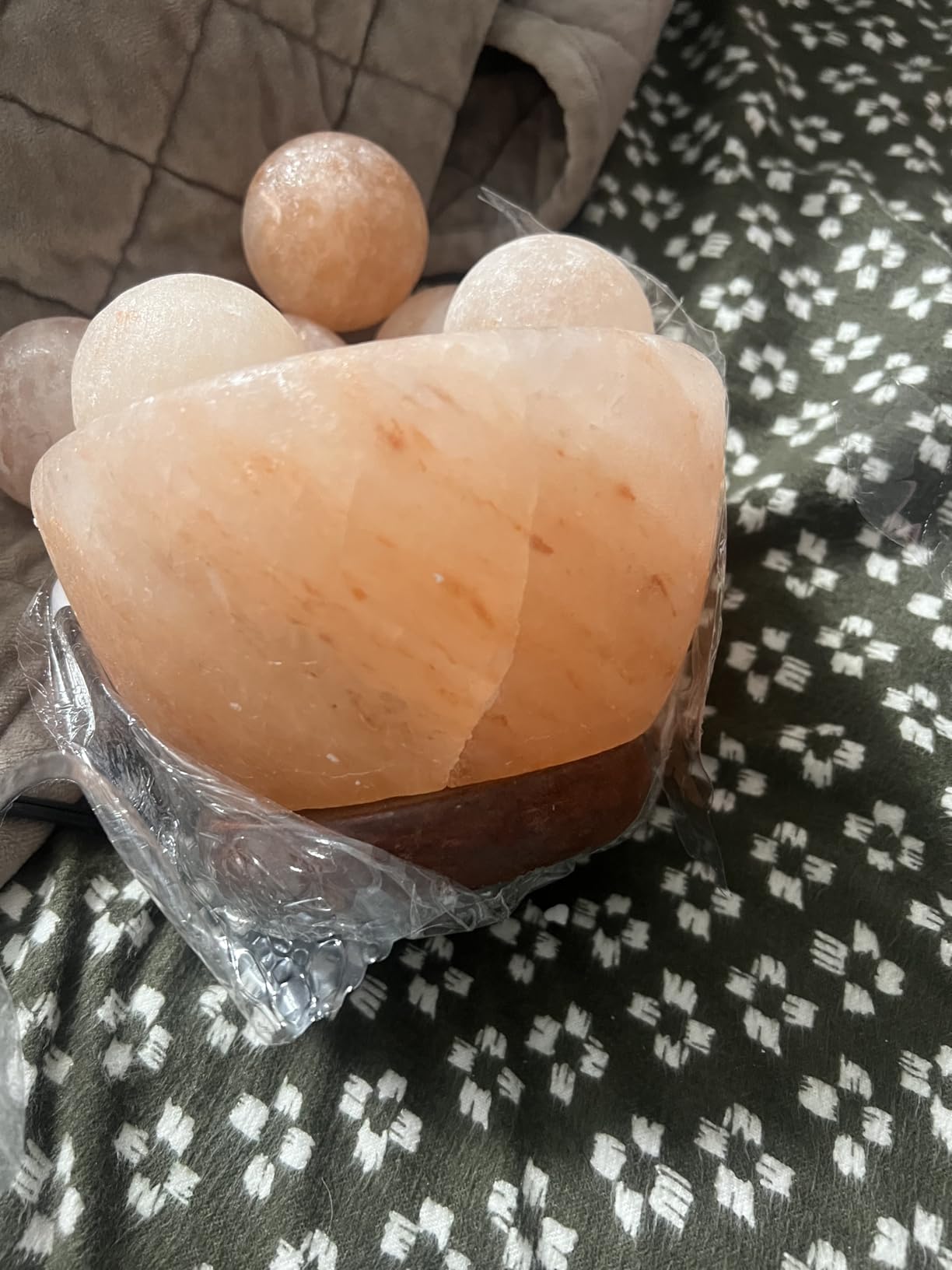 UMAID Himalayan Salt Lamp Bowl with 6 Himalayan Salt Massage Stones, Dimmable Pink Rock Salt Lamp customer photo 2
