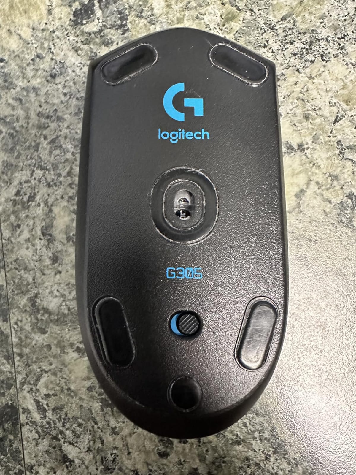 Logitech G305 Lightspeed Wireless Gaming Mouse, Hero Sensor, 12,000 DPI, Lightweight, 6 Programmable Buttons, 250h Battery, On-Board Memory, Compatible with PC, Mac - Black customer photo 1