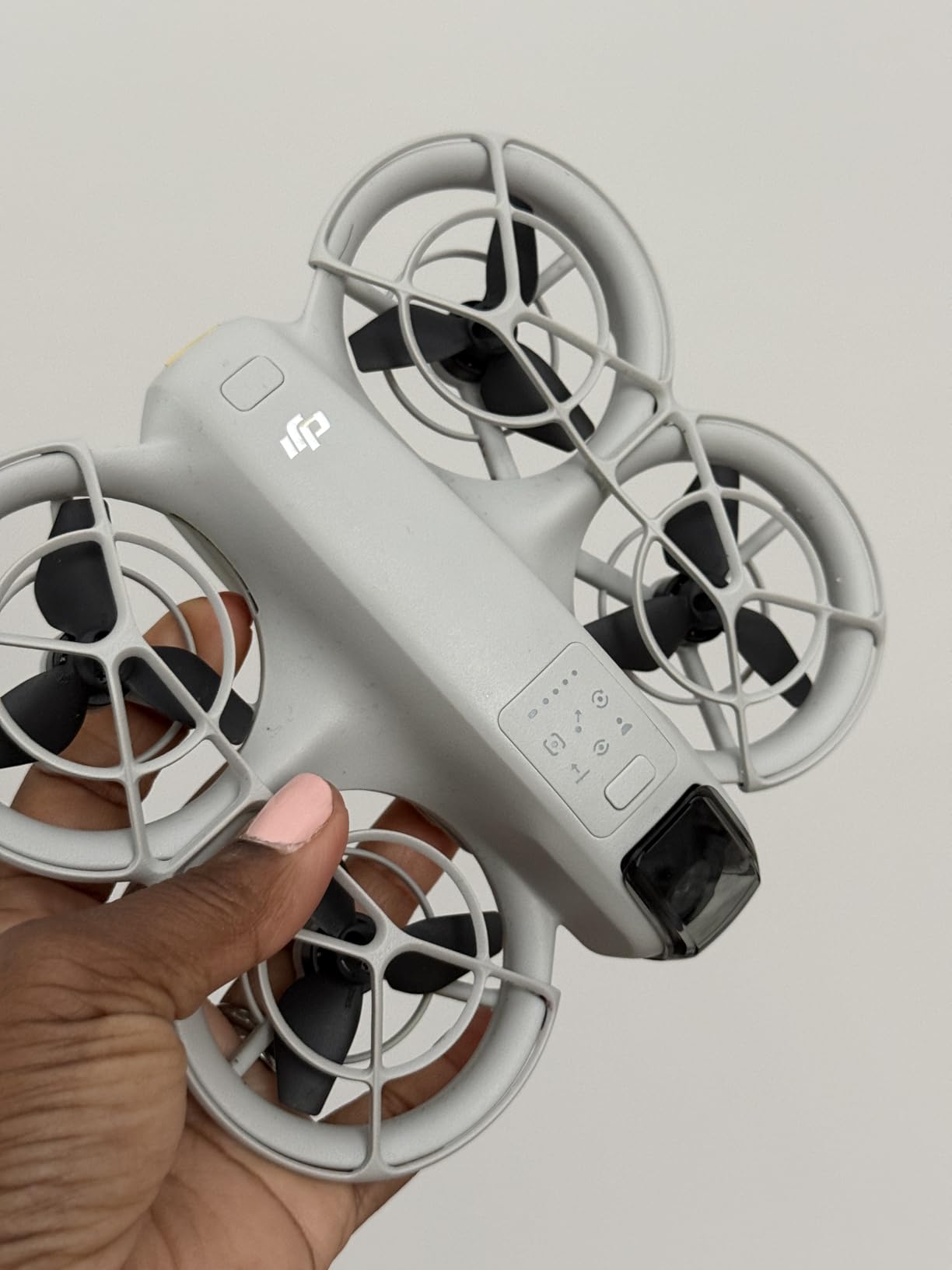 DJI Neo, Mini Drone with 4K UHD Camera for Adults, 135g Self Flying Drone that Follows You, Palm Takeoff, Subject Tracking, QuickShots, Stabilized Video, Built-In Propeller Guard (Controller-Free) | 4K UHD Video and 12 MP Photos, Approx. 135 G Takeoff Weight, Palm Takeoff and Landing, AI Subject Tracking and Quickshots customer photo 1