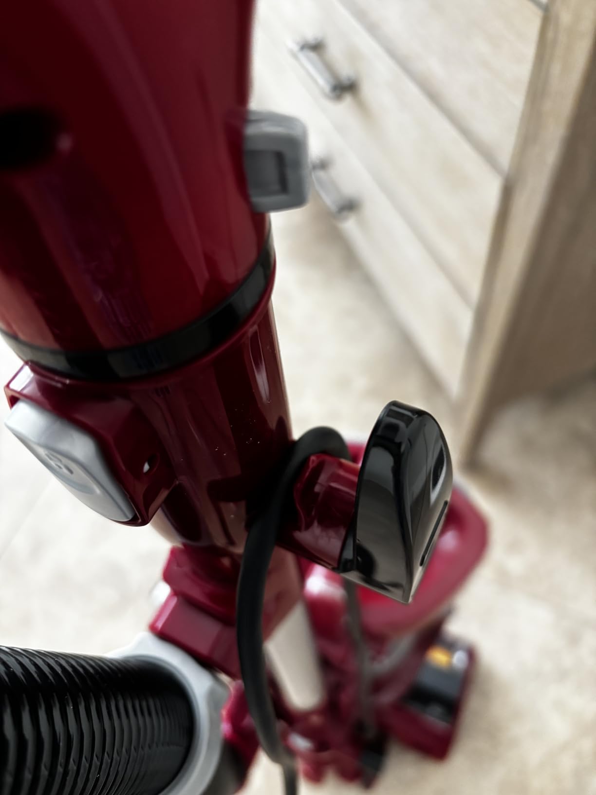 Shark ZU561 Navigator Lift-Away Speed Self Cleaning Brushroll Upright Vacuum with HEPA Filter, Red Peony customer photo 2