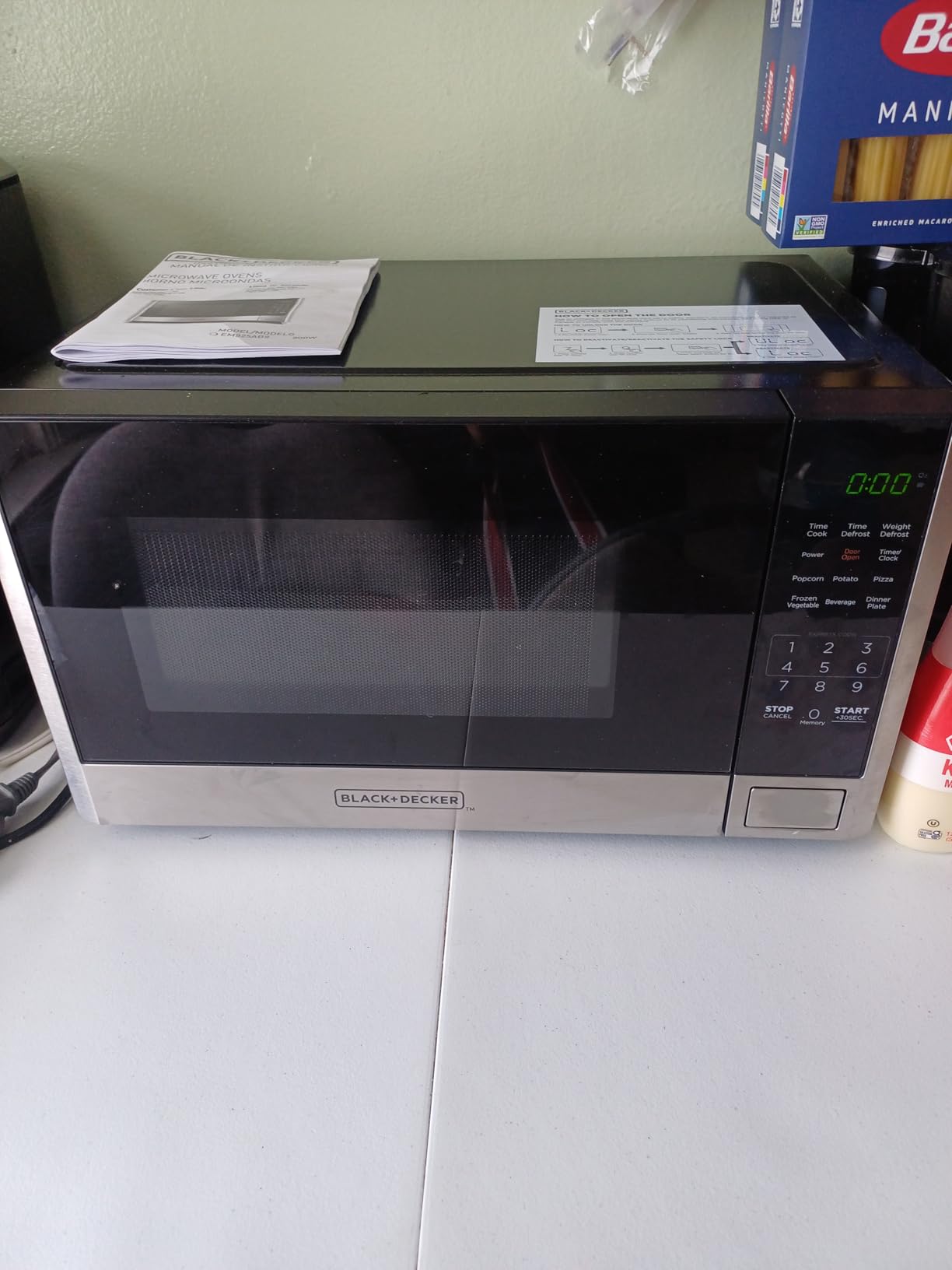 BLACK+DECKER EM036AB14 Digital Microwave Oven with Turntable Push-Button Door, Child Safety Lock, Stainless Steel, 1.4 Cu.ft customer photo 2