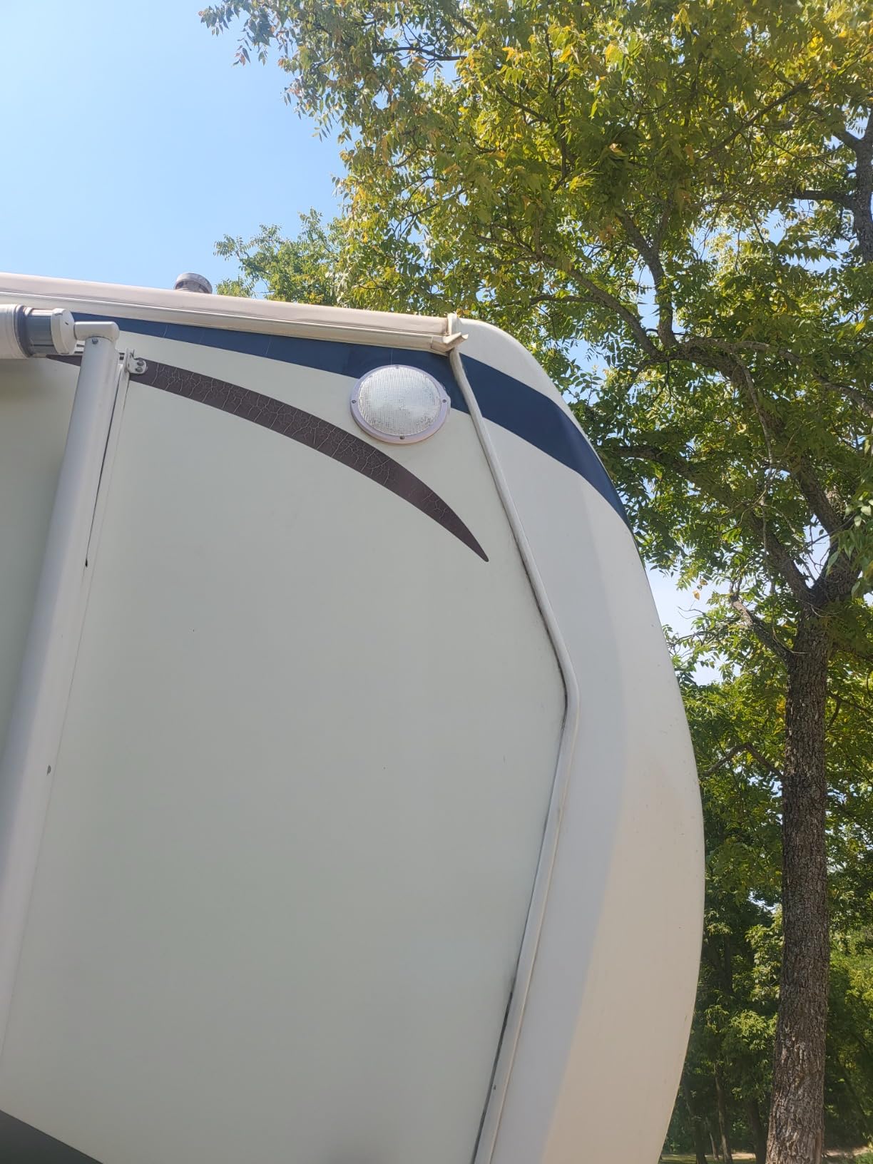 RV Trailer Camper 1000 Lumen 5th Wheel White 8.5
