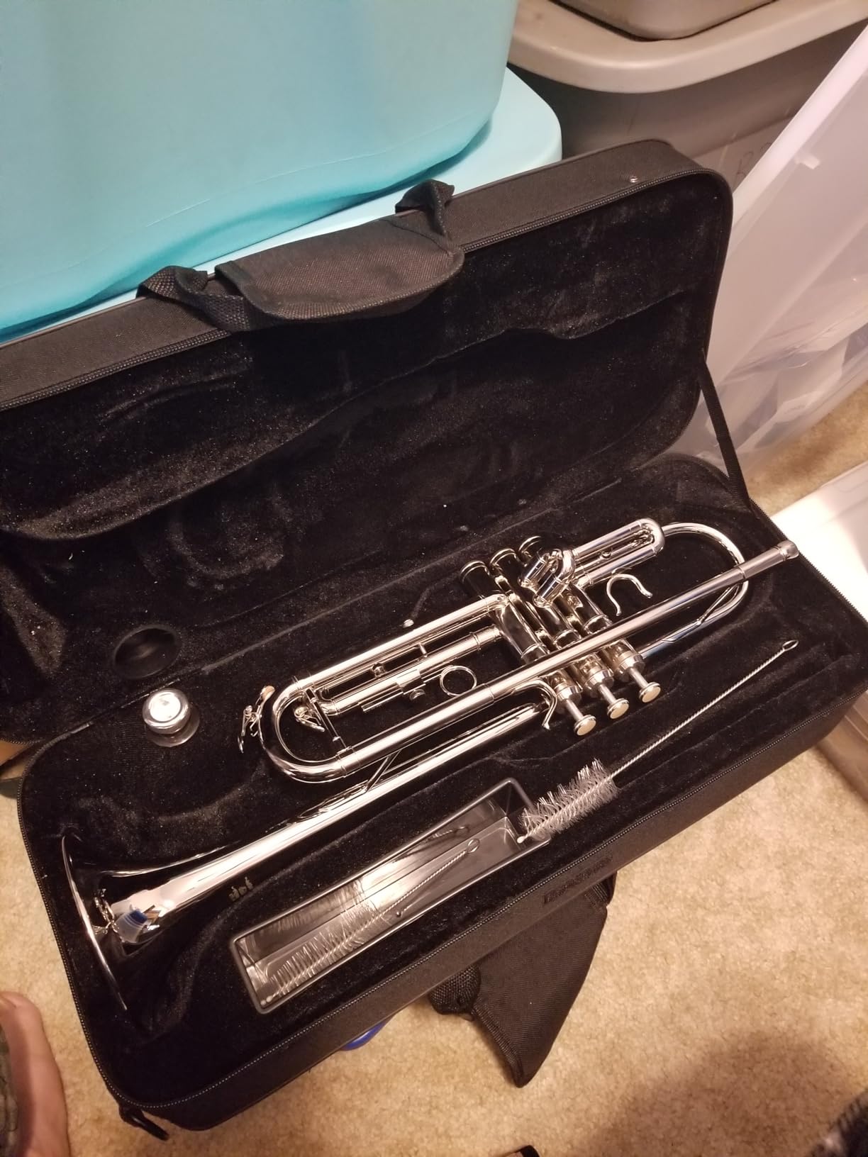 Eastar Bb Standard Trumpet Set for Beginner, Brass Student Trumpet Instrument with Hard Case, Cleaning Kit, 7C Mouthpiece and Gloves, ETR-380, Golden customer photo 1