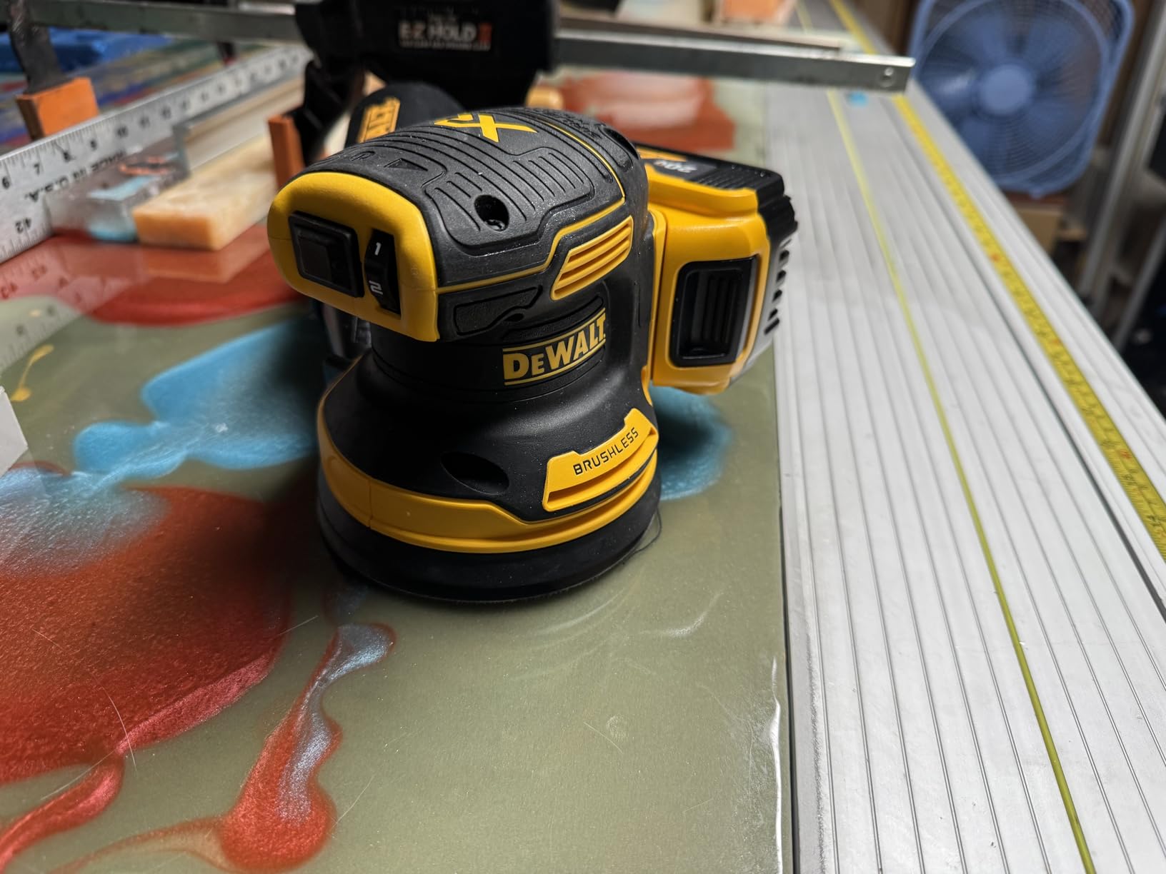 DEWALT 20V MAX Random Orbital Sander Kit (DCW210P1) | Variable-speed control, brushless motor, dust collection customer photo 1