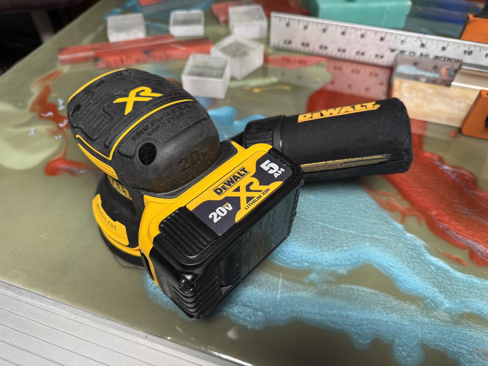 DEWALT 20V MAX Random Orbital Sander Kit (DCW210P1) | Variable-speed control, brushless motor, dust collection customer photo 2
