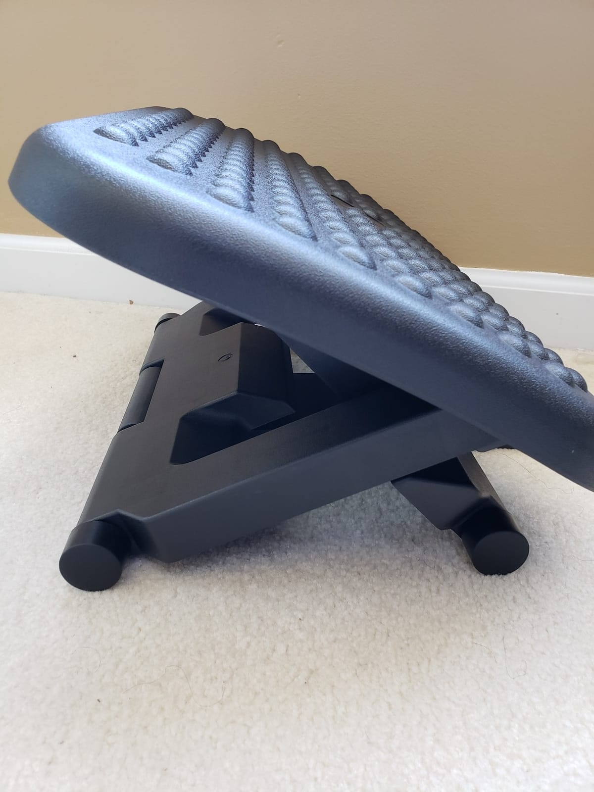 HUANUO Adjustable Foot Rest for Under Desk with Massage Surface and Tilt customer photo 1