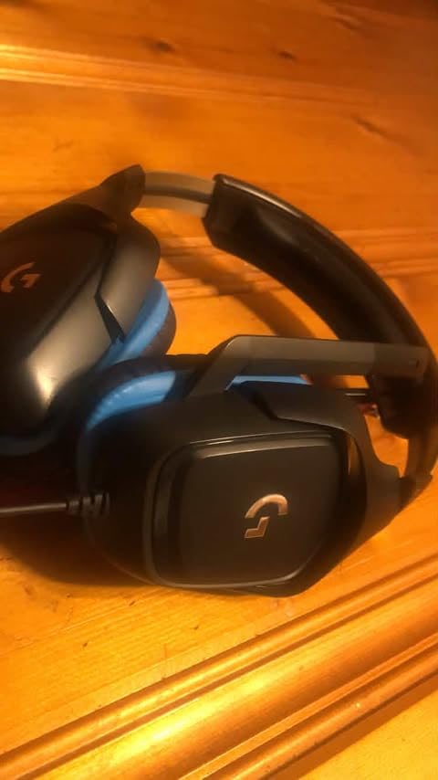 Logitech G432 Wired Gaming Headset - Black | DTS Headphone:X 2.0, 50 mm audio drivers, USB and 3.5 mm jack, Flip-to-Mute mic, PC compatible customer photo 1