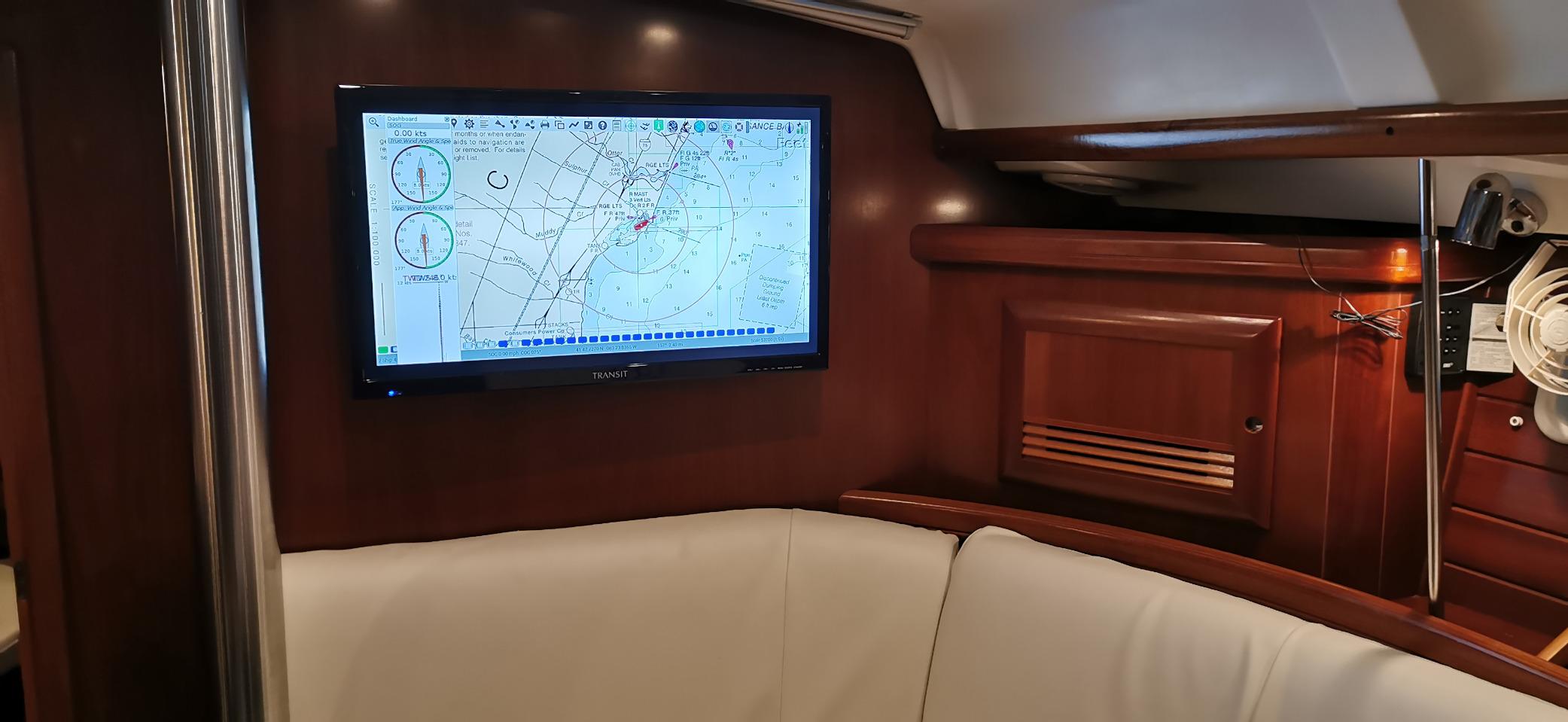 FREE SIGNAL TV Transit 12 Volt Flat Screen TV for RV, 22 inch TV with LED Screen, ACDC Powered with HD Resolution, HDMI/USB Inputs, Use in RVs, Campers, Boats and Off-Grid Applications customer photo 1