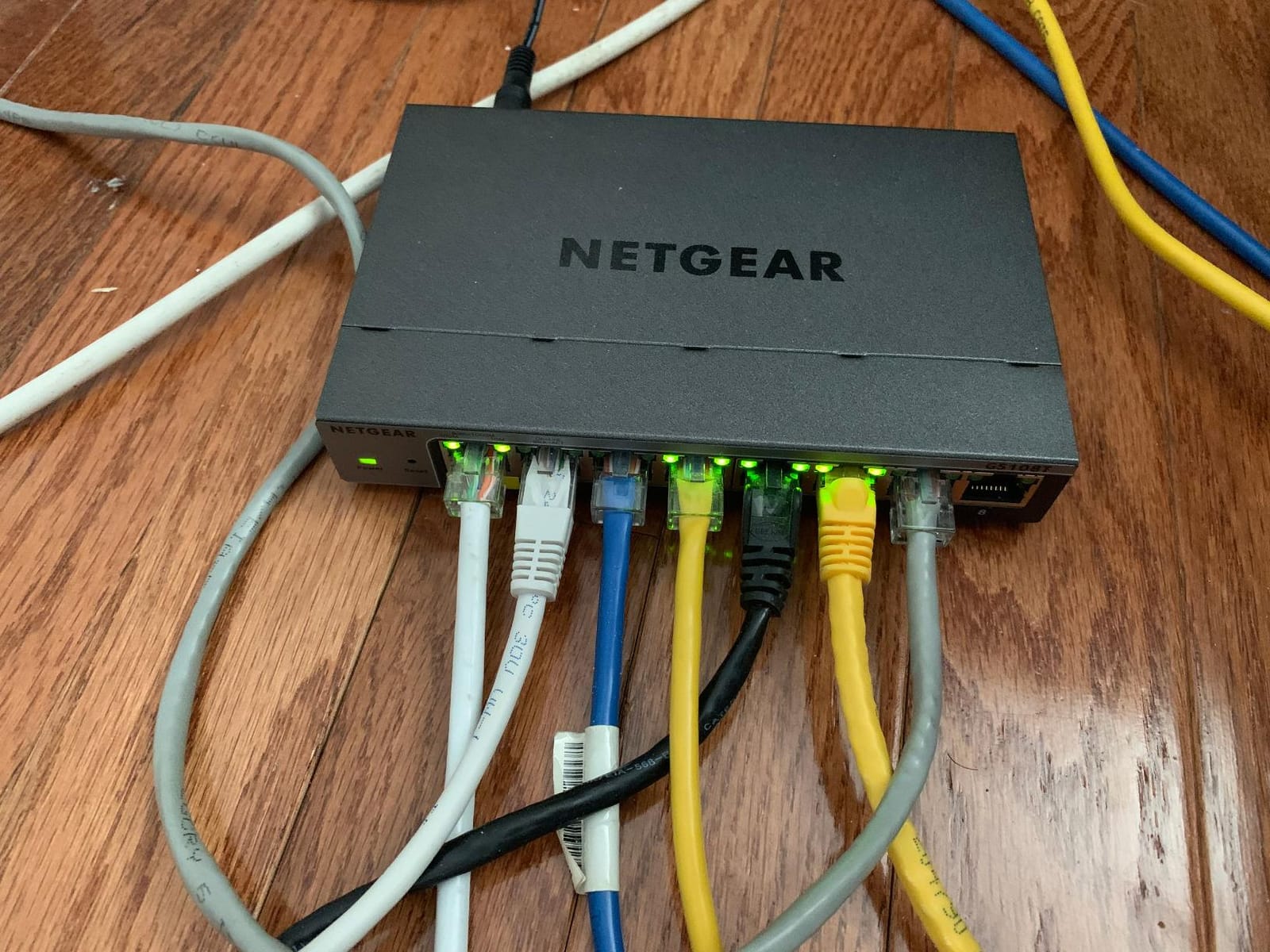 NETGEAR 8-Port Gigabit Smart Managed Network Switch (GS108T) customer photo 2