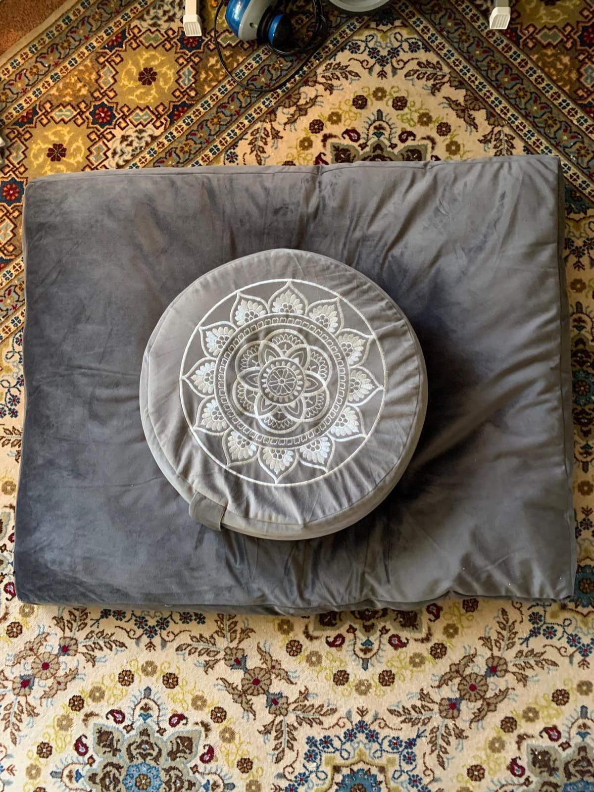 Florensi Meditation Cushion Velvet Floor Pillow with Buckwheat Fill customer photo 1