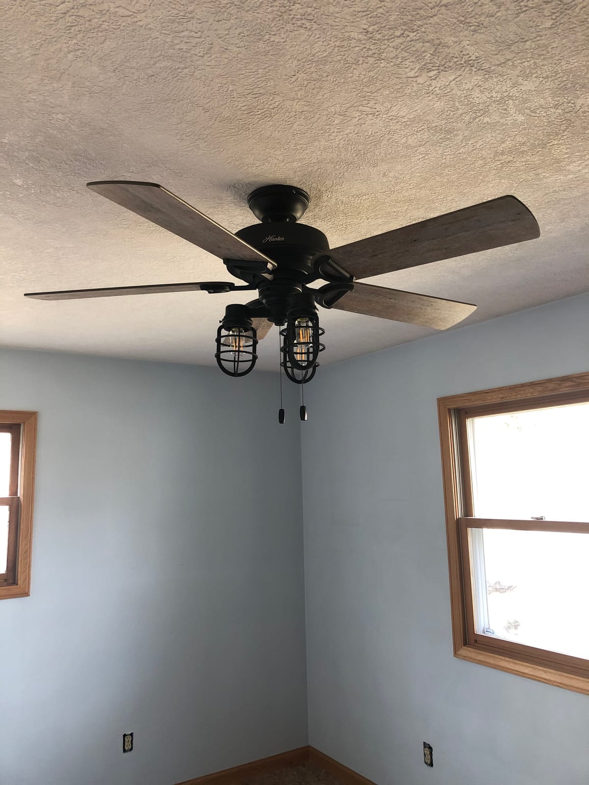 Hunter Starklake, Outdoor or Indoor, 5 Blades, 52 inch, Natural Black Iron | Ceiling Fan, with LED Lights and Pull Chain, Standard Mount, For Living Room, Patio, Porch, Garage, 50409 customer photo 2