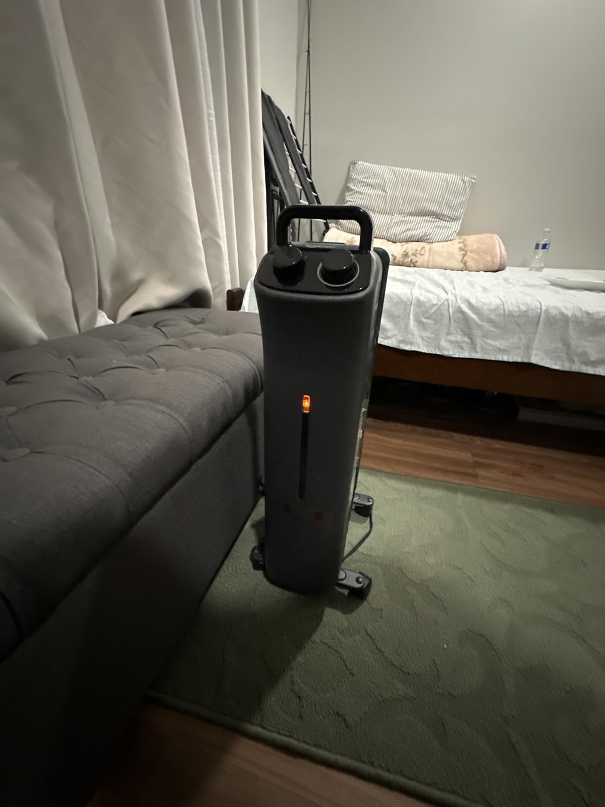 Amazon Basics Portable Oil Space Heater with 7 Oil-Filled Fins, 3 Heat Settings, Adjustable Thermostat, Tip-Over and Overheat Protection, ETL Safety Certificate, 1500W, Black customer photo 2