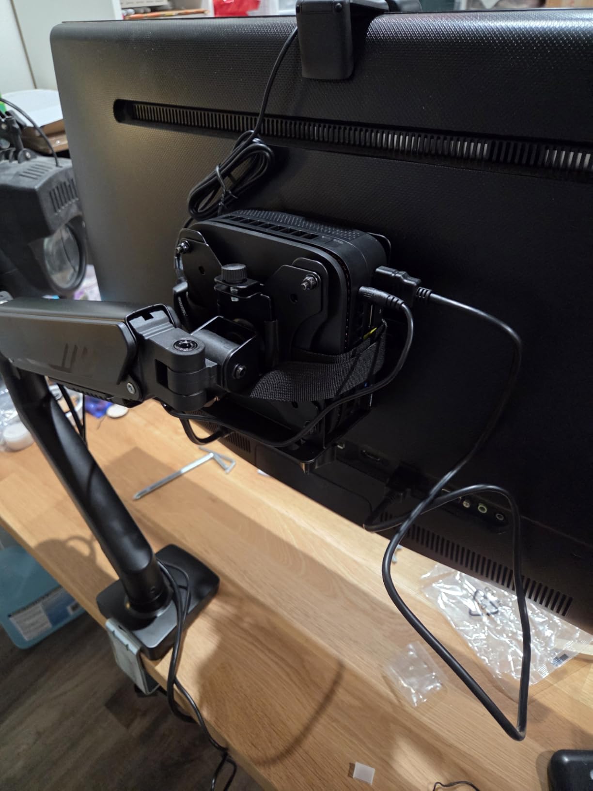 VIVO Adjustable Thin Client Mini PC Mount Bracket, CPU VESA Under Desk and Monitor Arm Computer Holder, Black, MOUNT-PC05C customer photo 1
