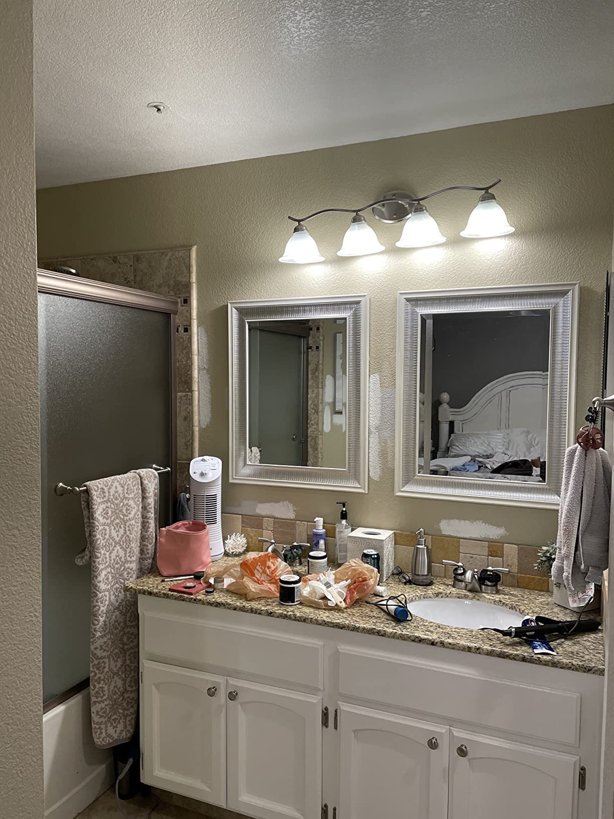 Oruii Round Mirror, 24 inch Black Circle Mirror, Matte Black Metal Frame customer photo 2