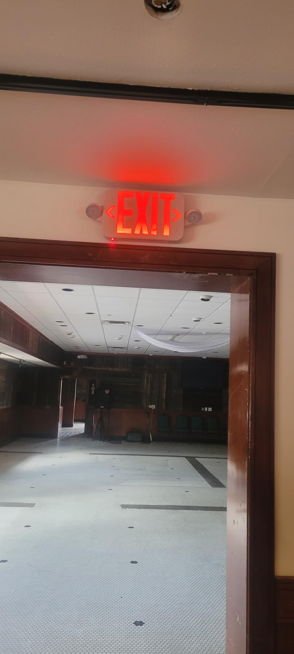 Freelicht 4 Pack Red Commercial Exit Signs with Emergency Light, UL Listed, Two Adjustable Heads, Wall & Ceiling Mount, Hard Wired, 120/277V AC, 90 Min Backup, Flame Retardant, Commercial Use customer photo 2