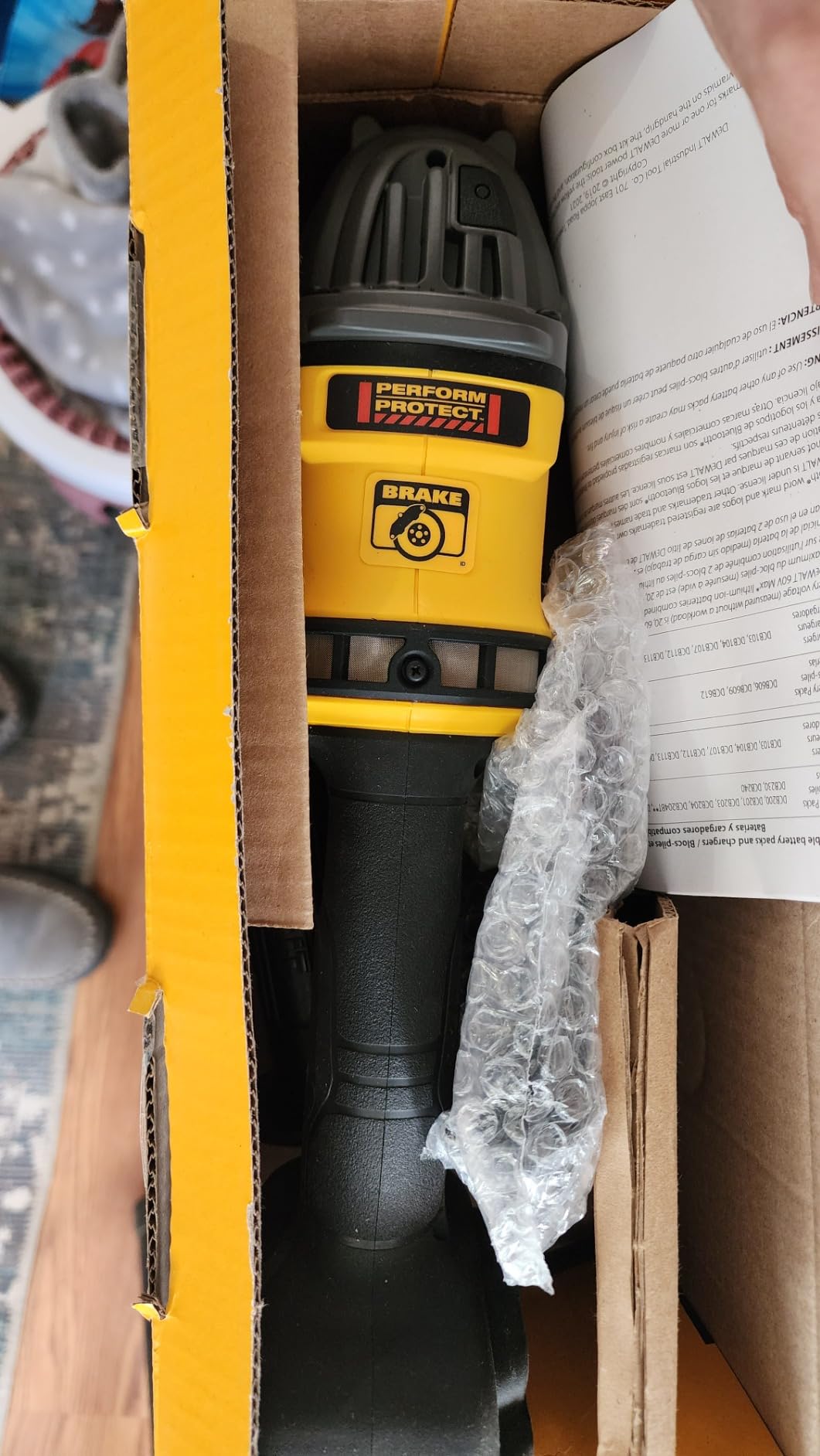 DEWALT FLEXVOLT 60V MAX* Angle Grinder with Kickback Brake, 4-1/2-Inch to 6-Inch, Tool Only (DCG418B) customer photo 1