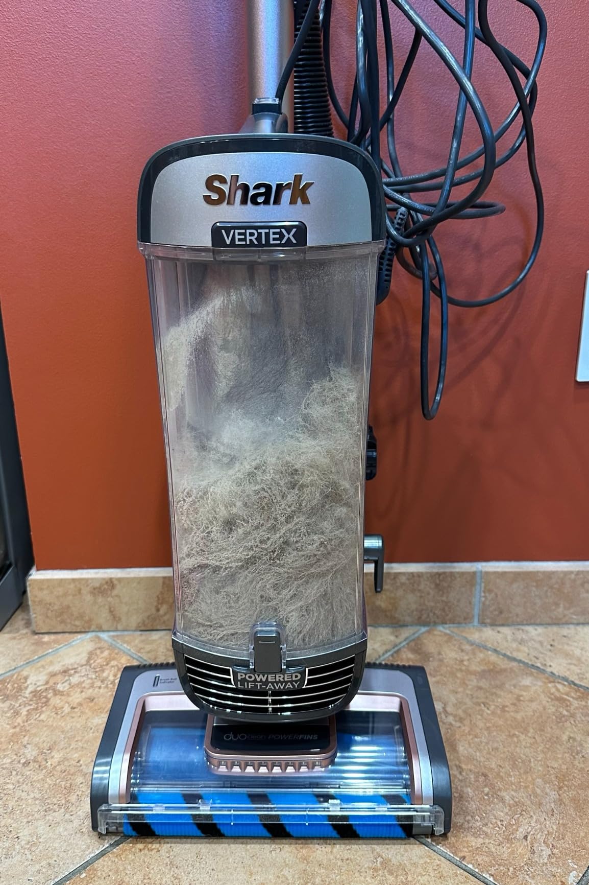 Shark AZ2002 Vertex Powered Lift-Away Upright Vacuum with DuoClean PowerFins, Self-Cleaning Brushroll, Large Dust Cup, Pet Crevice Tool, Dusting Brush & Power Brush, Silver/Rose Gold customer photo 2