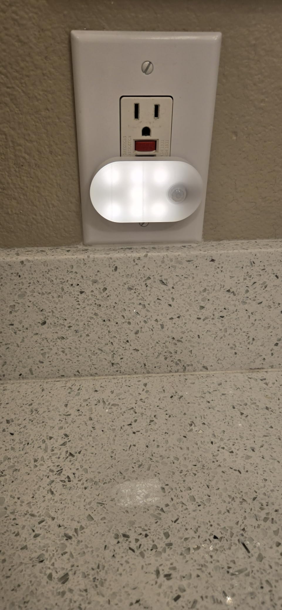 120LM Ultra Bright Plug-in Motion Sensor Night Light, 6-Pack, Stepless Dimmable, Auto-Off, LED Warm White Nightlight for Bathroom, Bedroom, Hallway, Stairs, Garage, Travel-Friendly customer photo 2