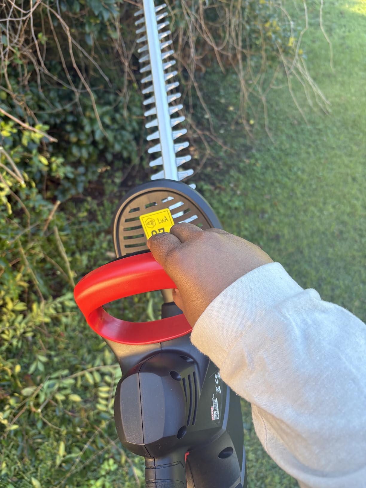 MZK 22'' Cordless Hedge Trimmer, 20V Bush Trimmer, Handheld Hedge Cutter, Grass Shrub Trimmer, Lightweight & Compact Trimmer(2 * 4.0Ah Battery & Charger Included) customer photo 1