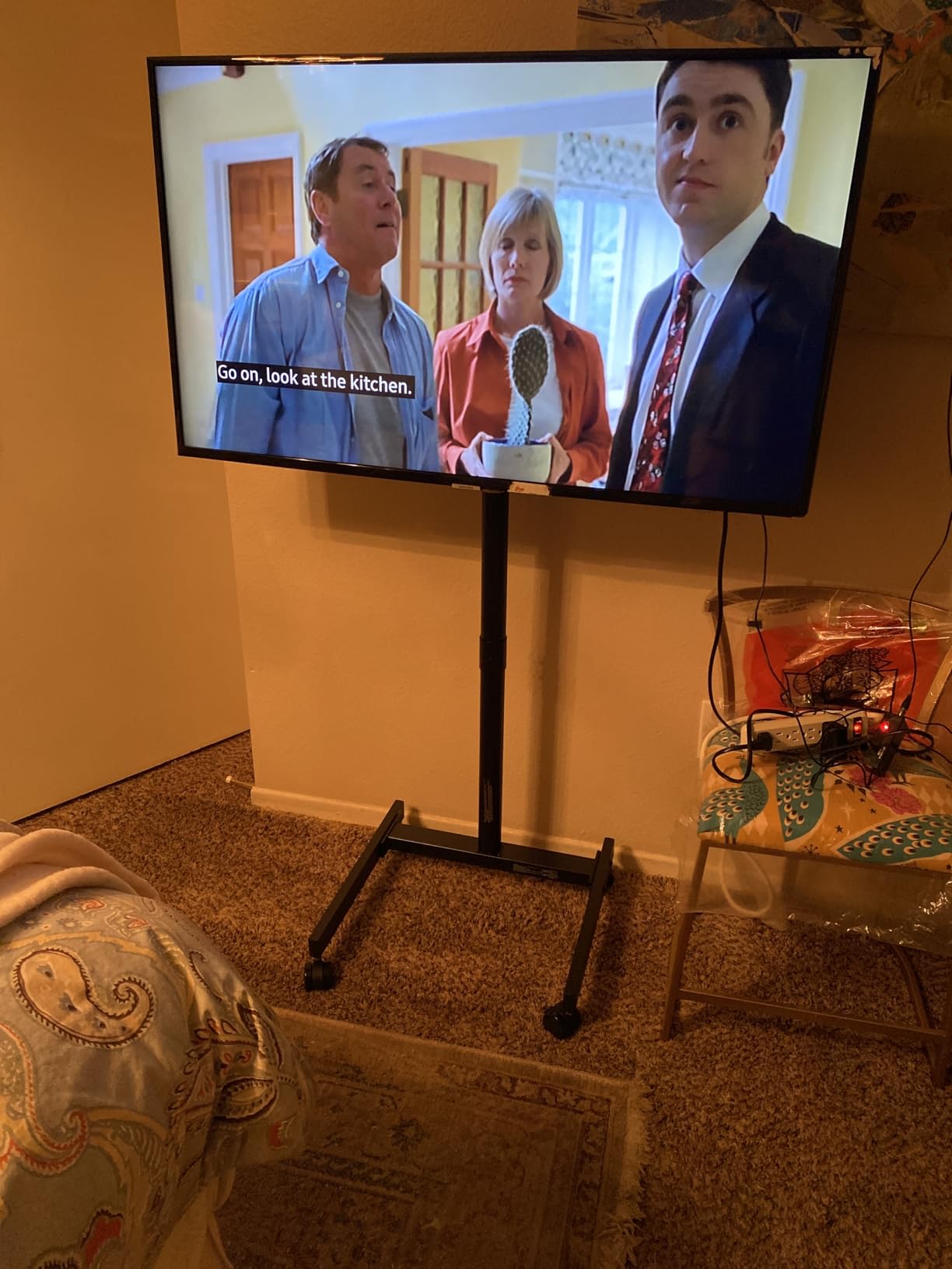 Perlegear Rolling TV Stand for 23-60 Inch LED Flat Screen/Curved TVs up to 88lbs, Mobile TV Stand Wheels with Height Adjustable Portable Rolling TV Cart Max VESA 400x400mm PGTVMC06 customer photo 1