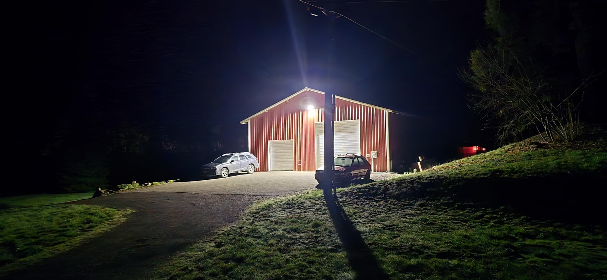 150W Outdoor LED Flood Light Dusk to Dawn with Knuckle, 21000LM 1500W Equivalent, 100-277V 5000K Daylight, ETL Commercial LED Flood Light Fixture, Outdoor Security Lighting for Landscape/Parking Lot customer photo 1