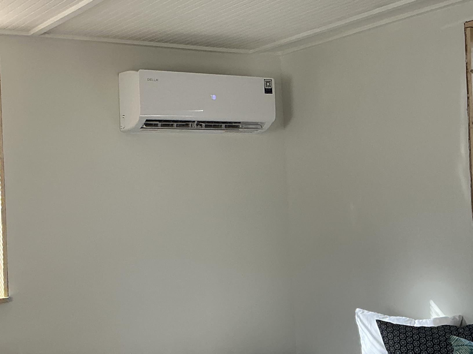 DELLA Vario Series 12000 BTU Mini Split Air Conditioner Work with Alexa with 1 Ton Pre-Charged Heat Pump Ductless Inverter System, 23 SEER2, Cools Up to 550 Sq. Ft, 16.4ft Installation Kit Included customer photo 2