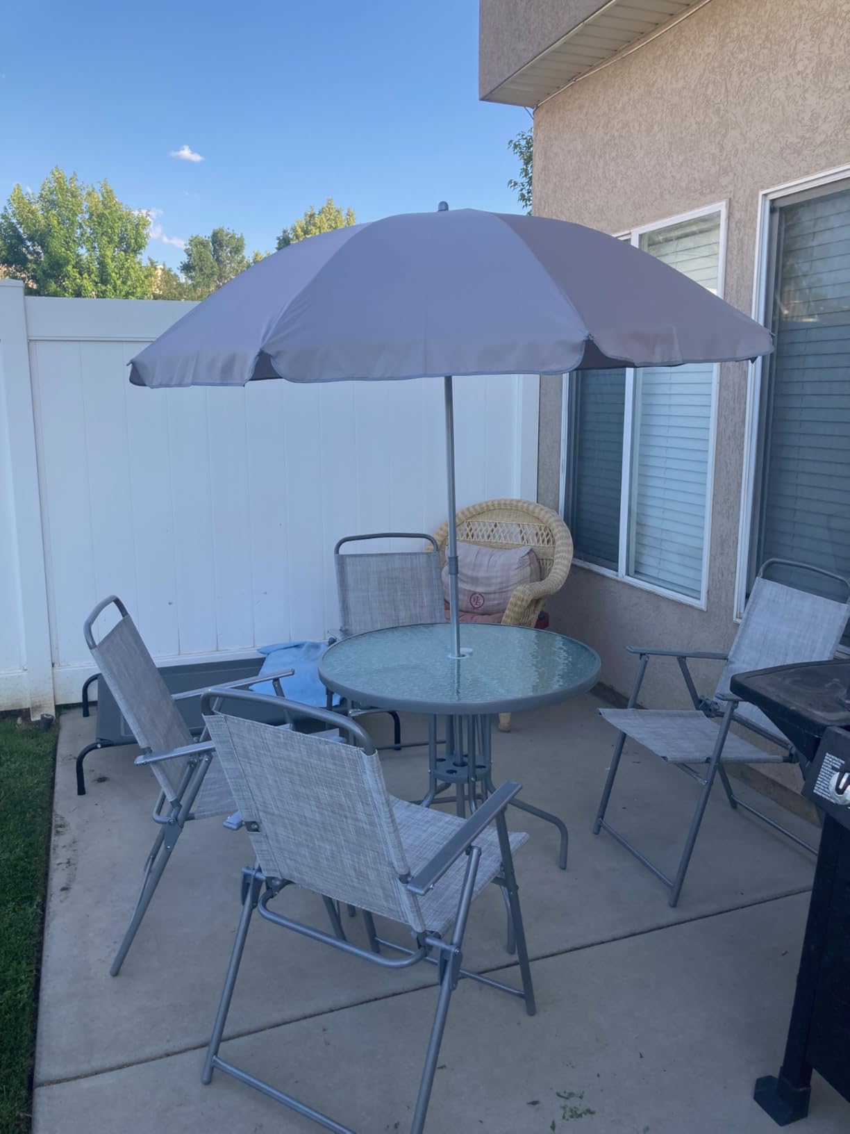 Vongrasig 6 Piece Folding Patio Dining Set, Small Metal Outdoor Garden Patio Table and Chair Set w/Umbrella for Lawn, Deck, Backyard, Black customer photo 2