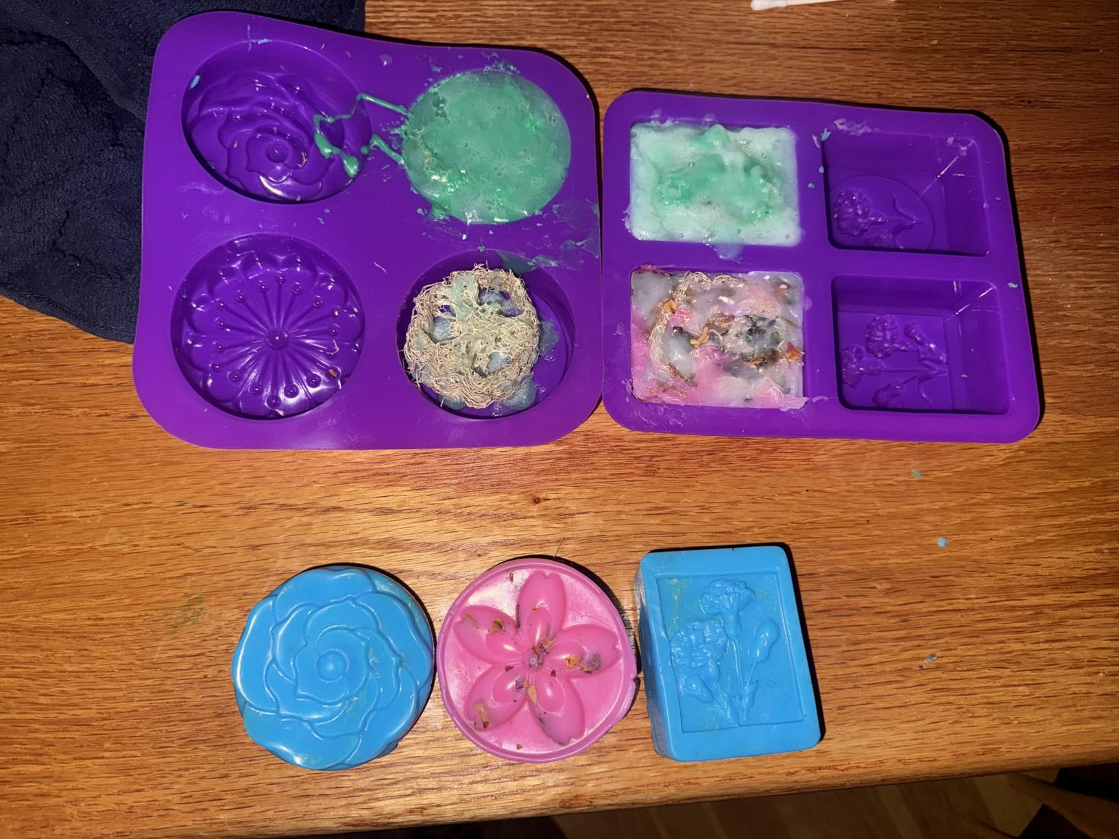CraftZee Large 𝗣𝗥𝗘𝗠𝗜𝗨𝗠 Deluxe Soap Making Kit - All-in-One Soap Making Supplies with Soap Base, Soap Cutter Box, Silicone Loaf Molds, Fragrances & More - Homemade Melt & Pour DIY Craft Kits customer photo 2