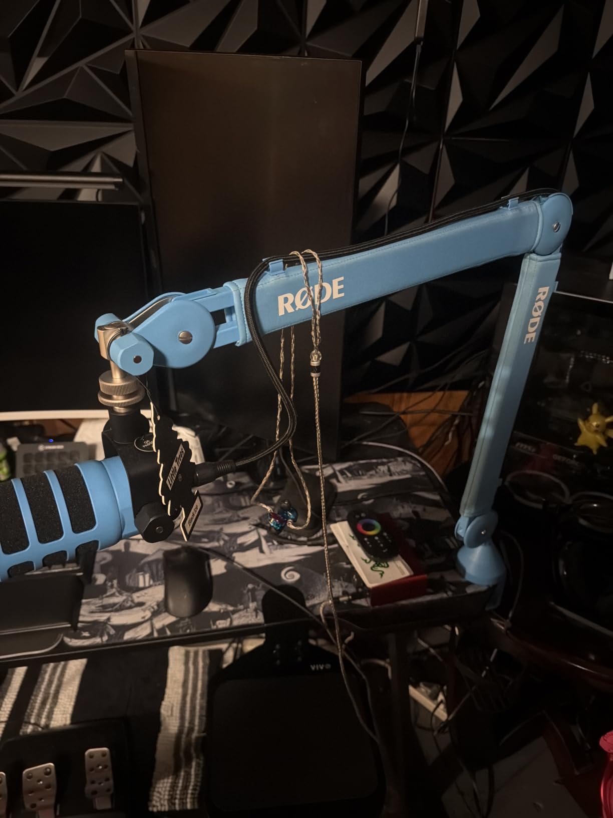 RODE PSA1+ Professional Studio Arm with Spring Damping and Cable Management, Black customer photo 1