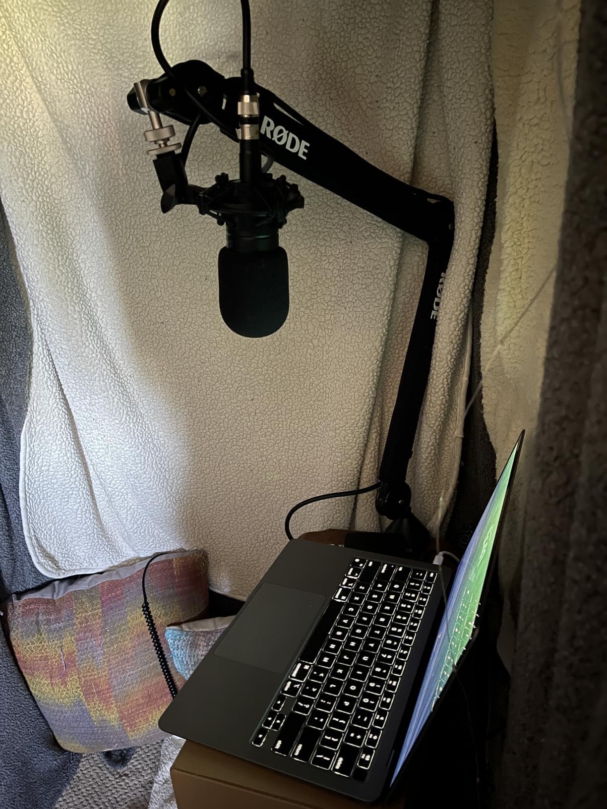 RODE PSA1+ Professional Studio Arm with Spring Damping and Cable Management, Black customer photo 2