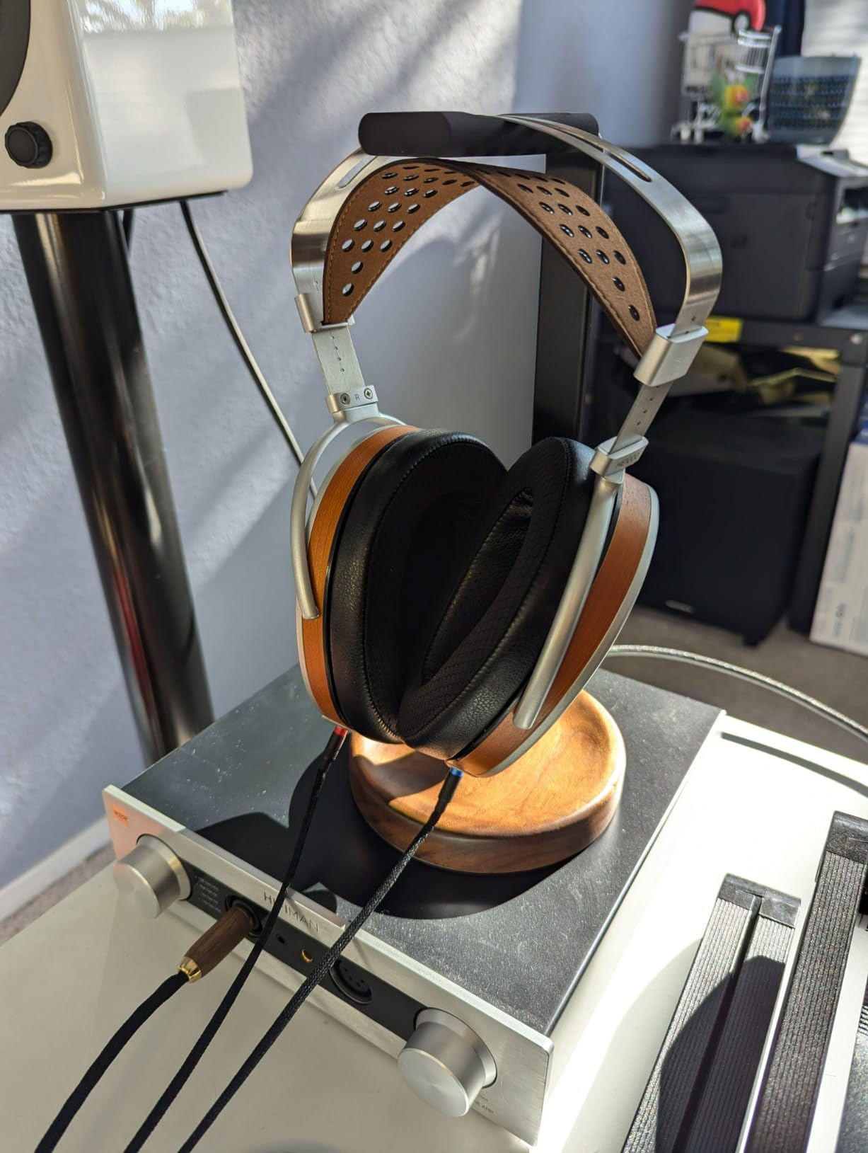 HIFIMAN HE1000 Stealth Magnet Planar Magnetic Full-Size Over-Ear Open-Back Hi-Fi Reference Grade Headphones customer photo 1